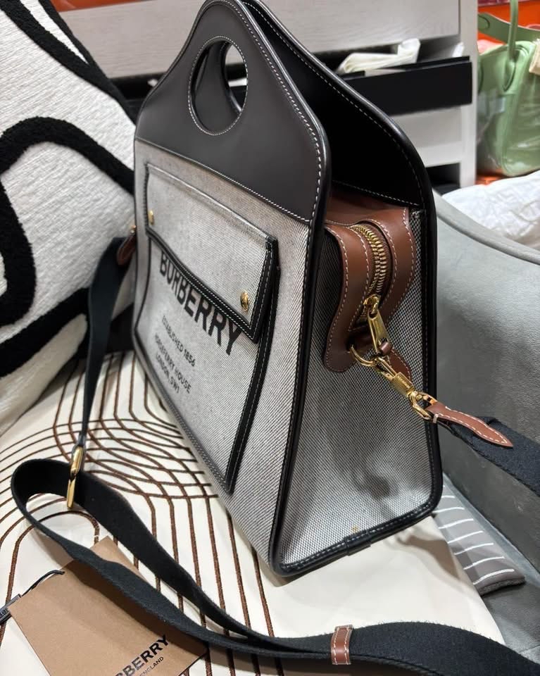 BURBERRY POCKET bag large 2WAY BAG ,100%Authentic ,98%new  ✅strap✅dust bag