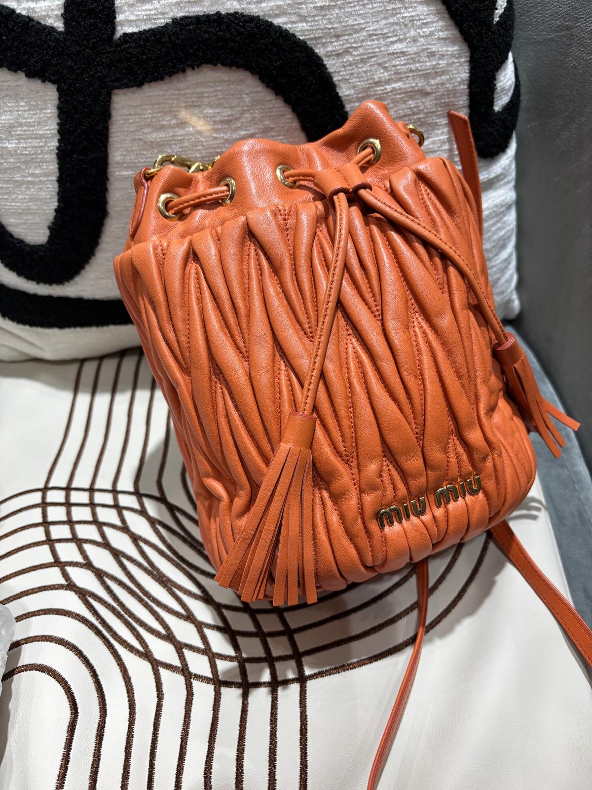 Miu Miu Matelassé Bandoliera bag model 5BE014,2019年 100%Authentic, 98%New ✅證書✅Dust bag