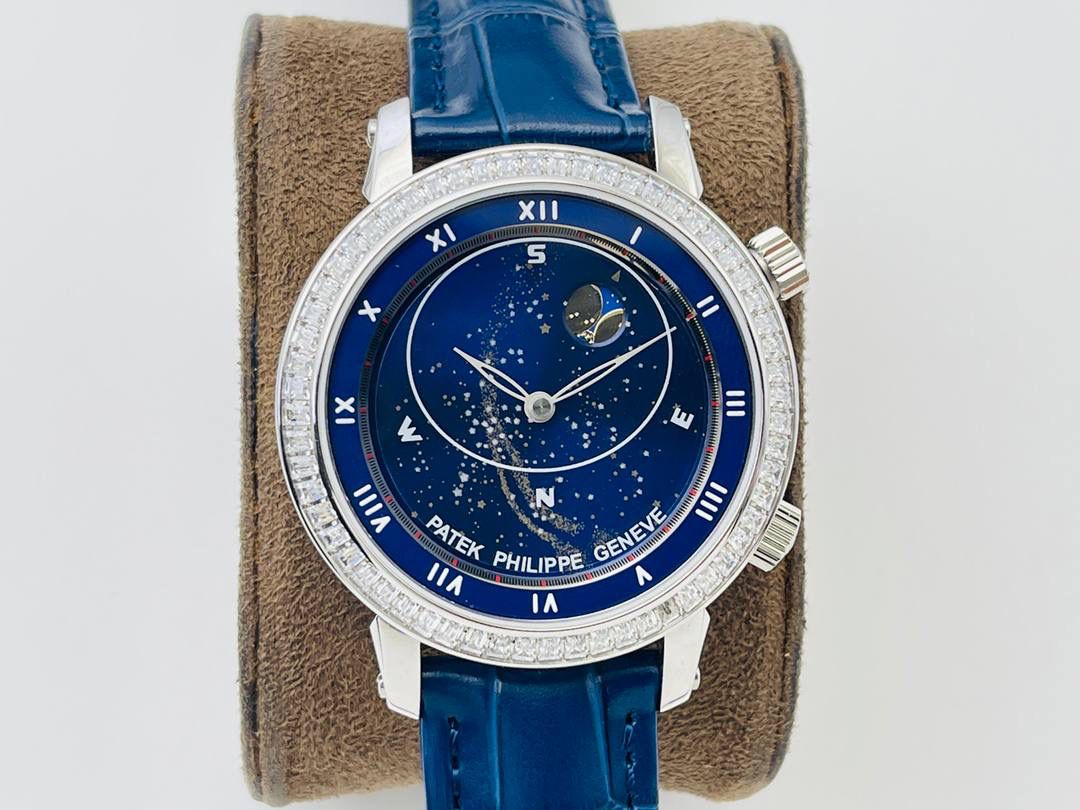 V4升级版 市场最高版本 功能跟正品一样 百达.翡丽星空升级终极版！升级细节： 1⃣️做到了跟正品满天星自动转的功能！ 2⃣️升级日历的排法和正品一样的顺序！ 3⃣️直径42毫米，厚度11毫米！ 4⃣️最大亮点：百达.翡丽星空里的月亮会根据天空上的月亮变化而变化！根据天空上的月圆月缺搬（初一月弯弯初十五月圆）到手表上了！