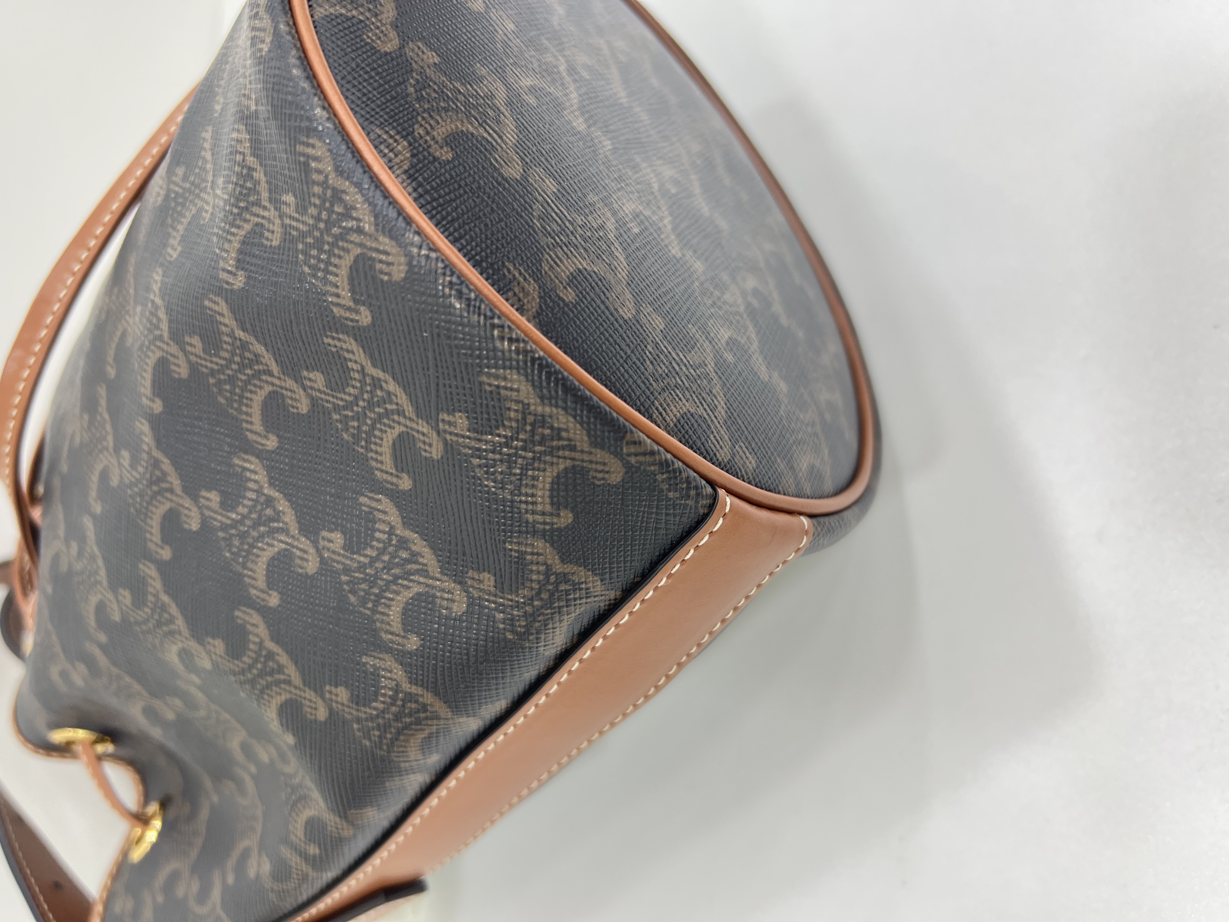 直播貨品 |  [1個-$100 2個-$300］E03