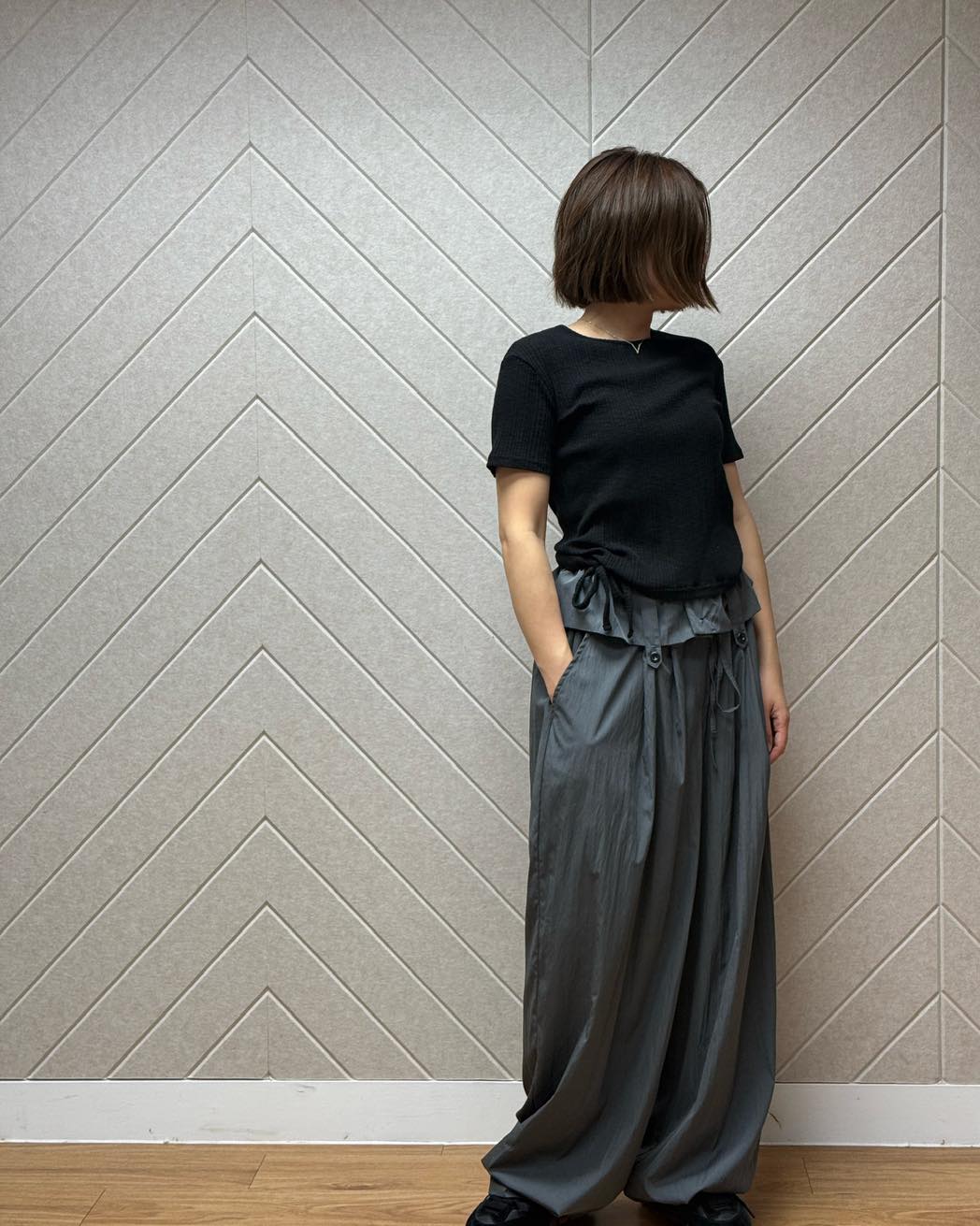 反摺腰頭皺布寬身褲