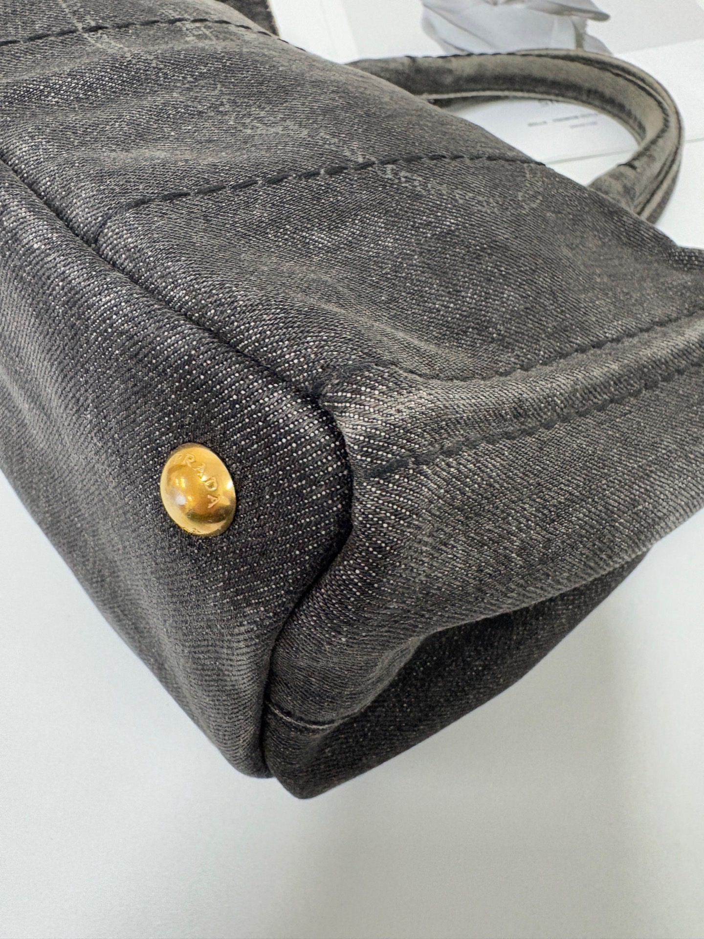 【預訂貨品】Prada黑色牛仔沙灘包