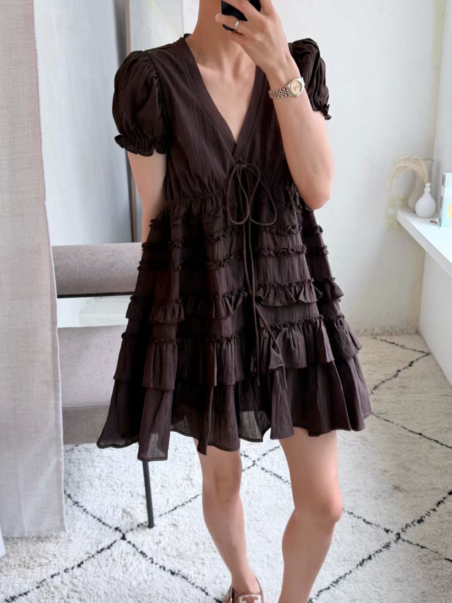 Girly V-neck shirred dress