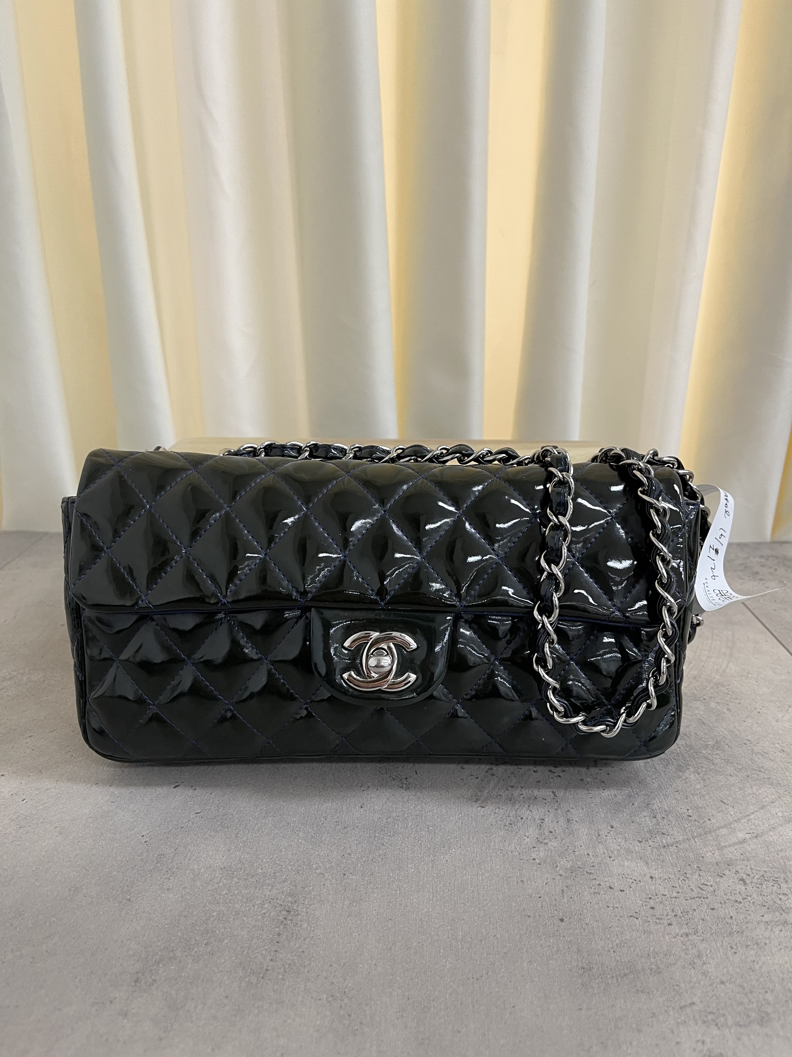 Pre-owned Chanel Patent leather CF/ Product Code: 26012402