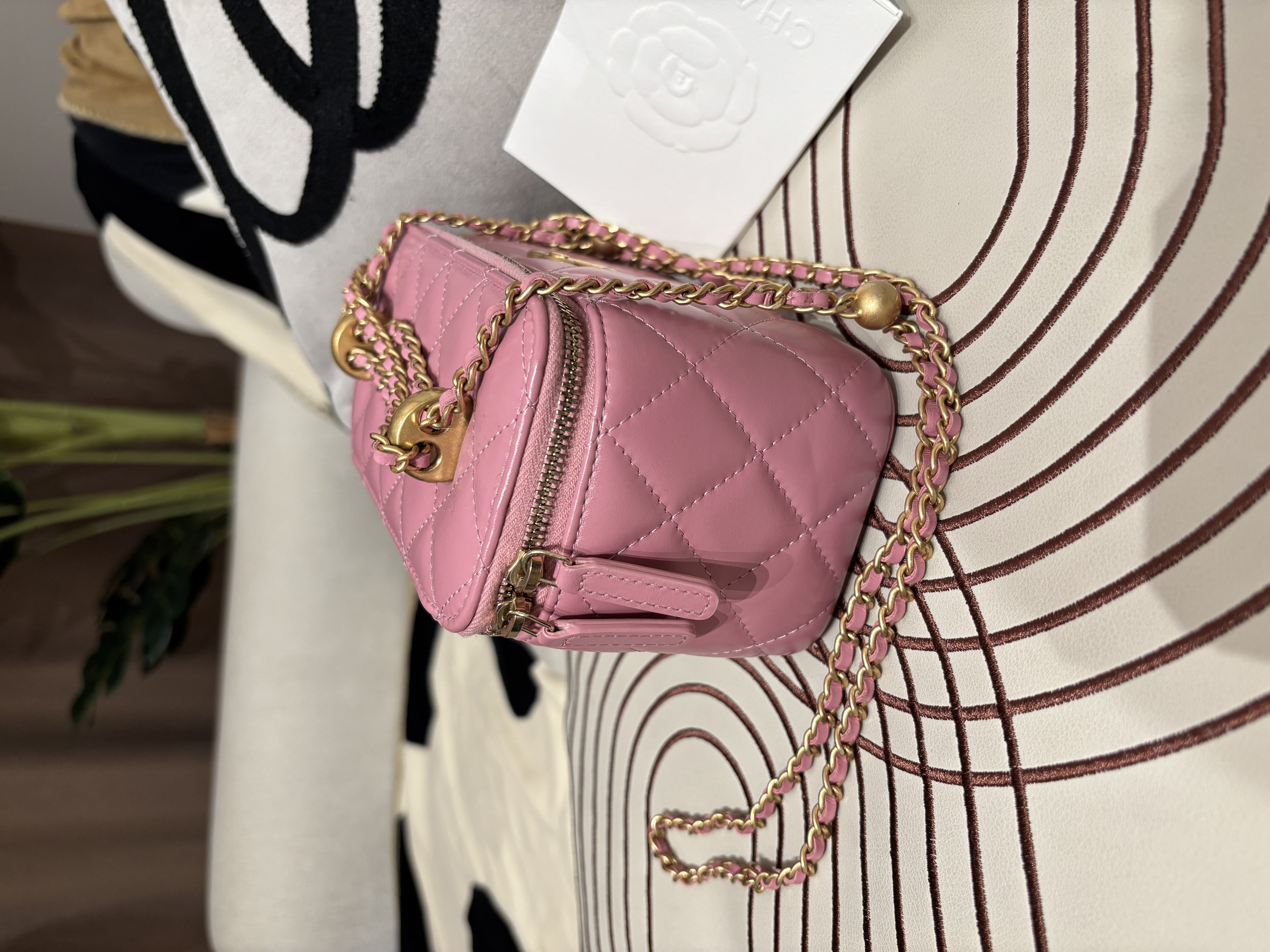 Chanel vanity with chain 小金球