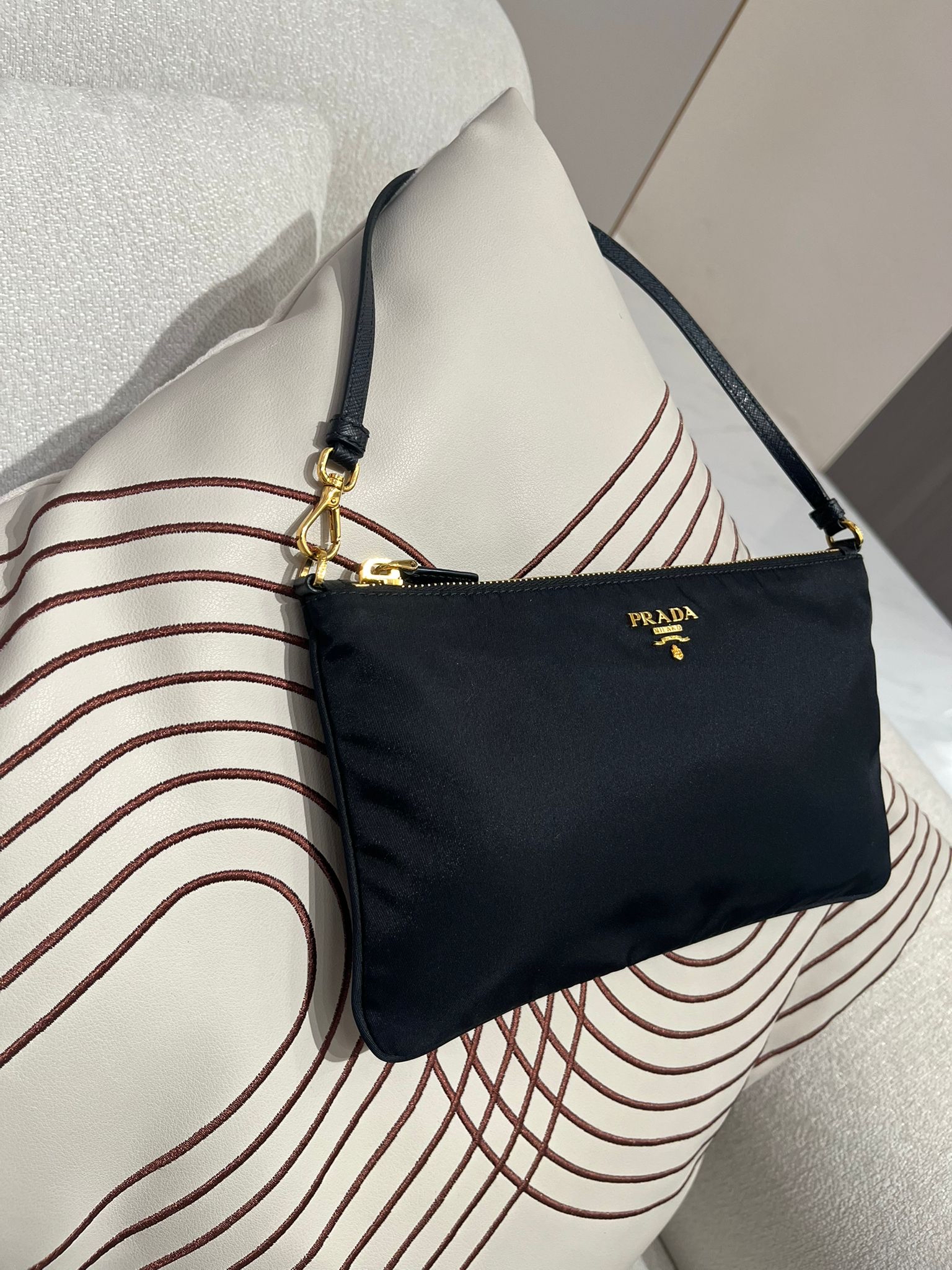 Prada nylon bag zip pouch 黑金 100%Authentic,98%new✅dust bag 