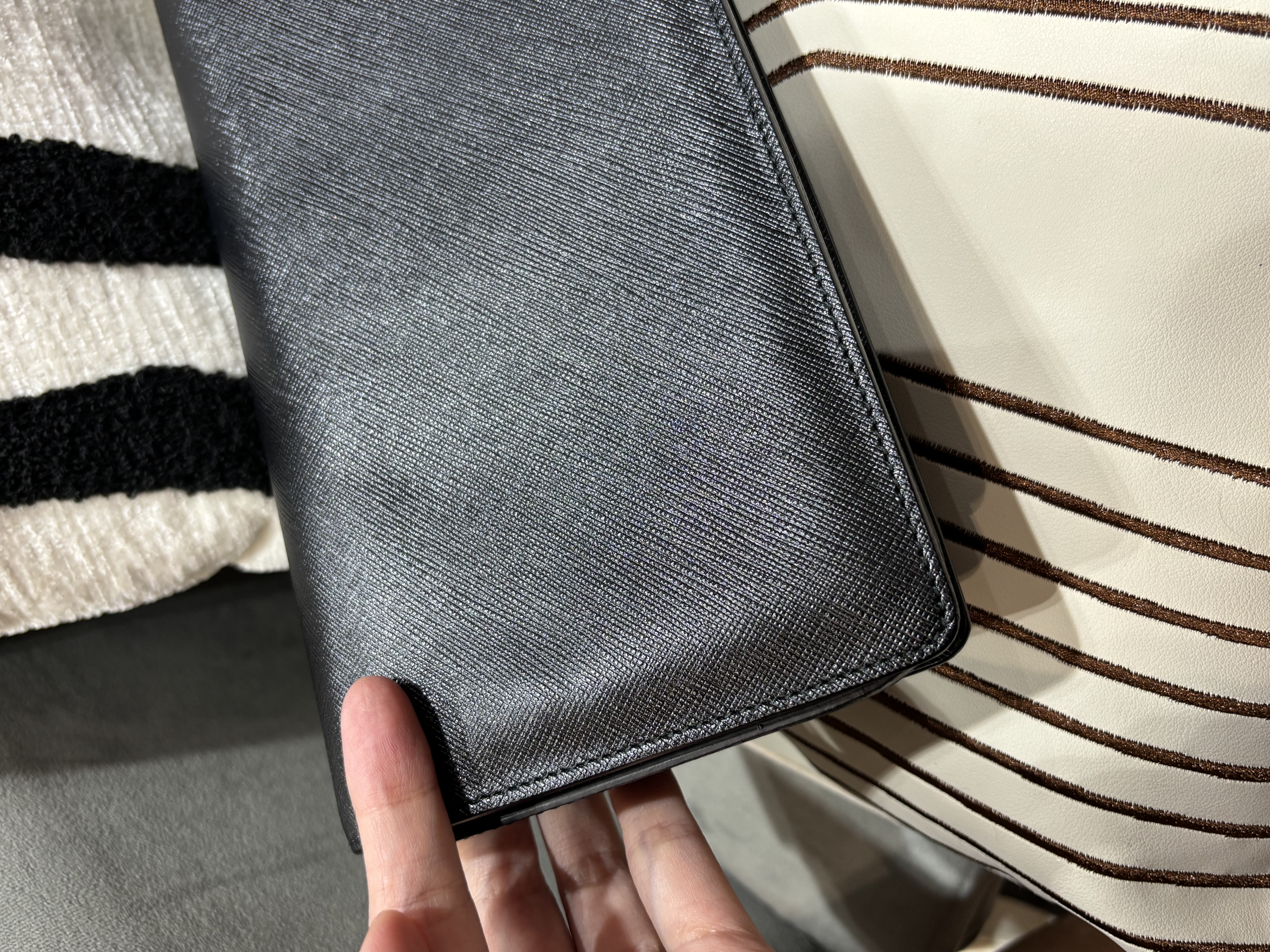 SALVATORE FERRAGAMO Miss Vara Clutch 黑色十字壓紋皮革Black Saffiano Leather 100%Authentic, 98%New ✅Dust bag