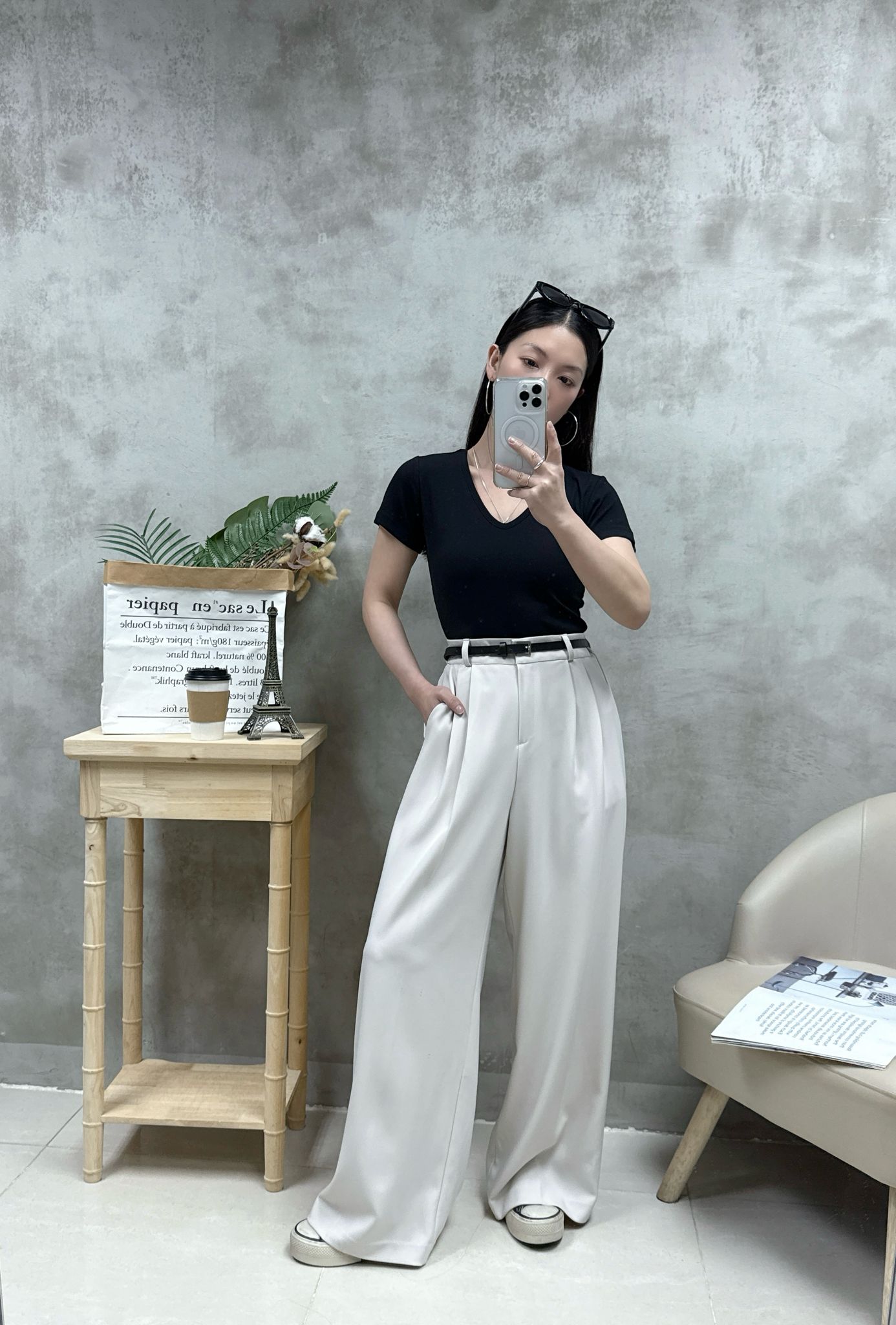 C13 V領暗紋骨感Tee