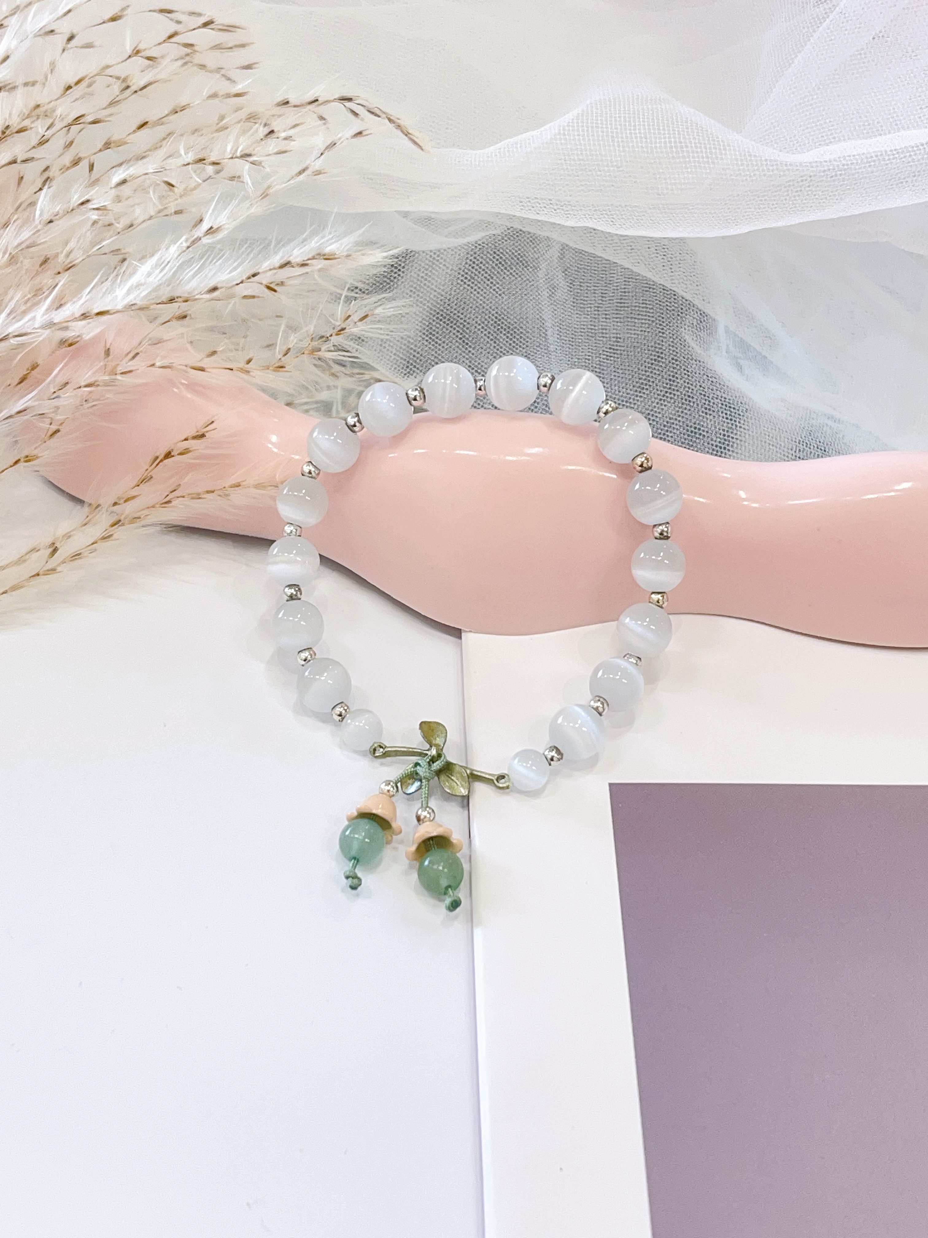 🤍🔔 猫眼石 × 铃兰花吊坠手串 Cat’s Eye Stone & Lily of the Valley Charm | 6/8mm