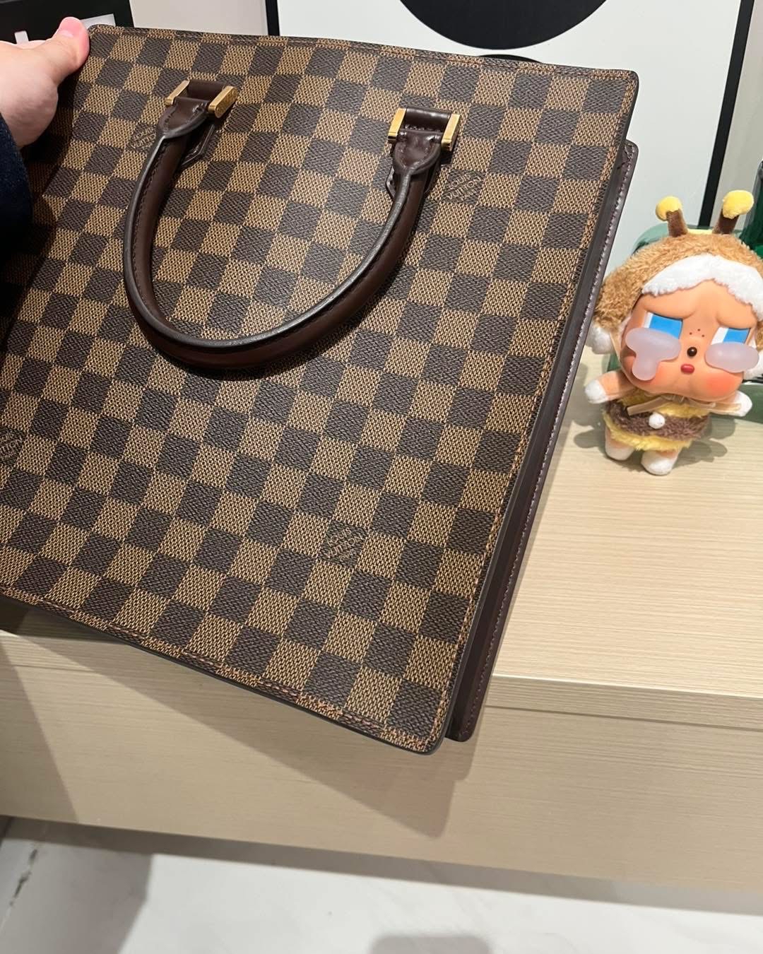 Lv sac plat 琴譜包 100%Authentic ,98%new✅dust bag