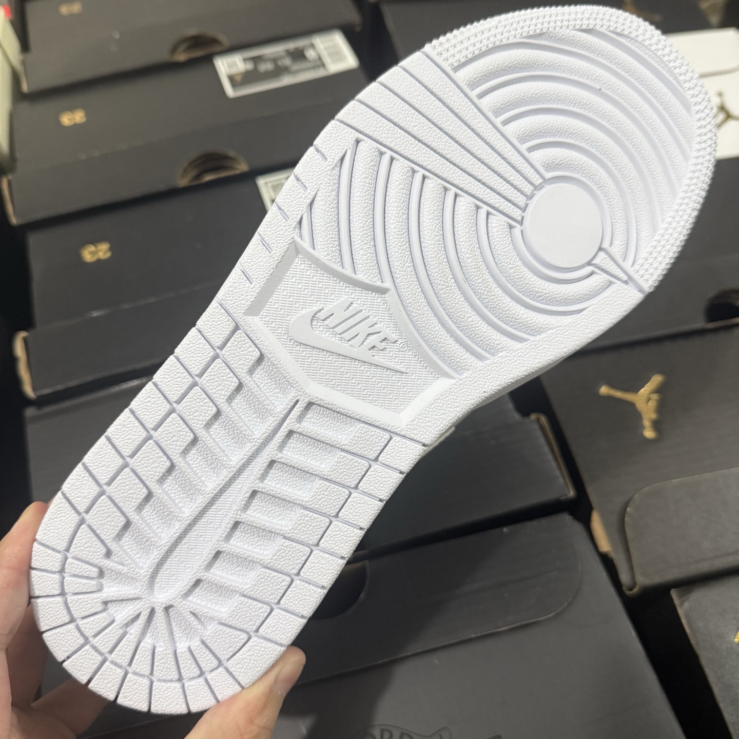 Nike Air Jordan 1 Low "Triple White" 553558-111