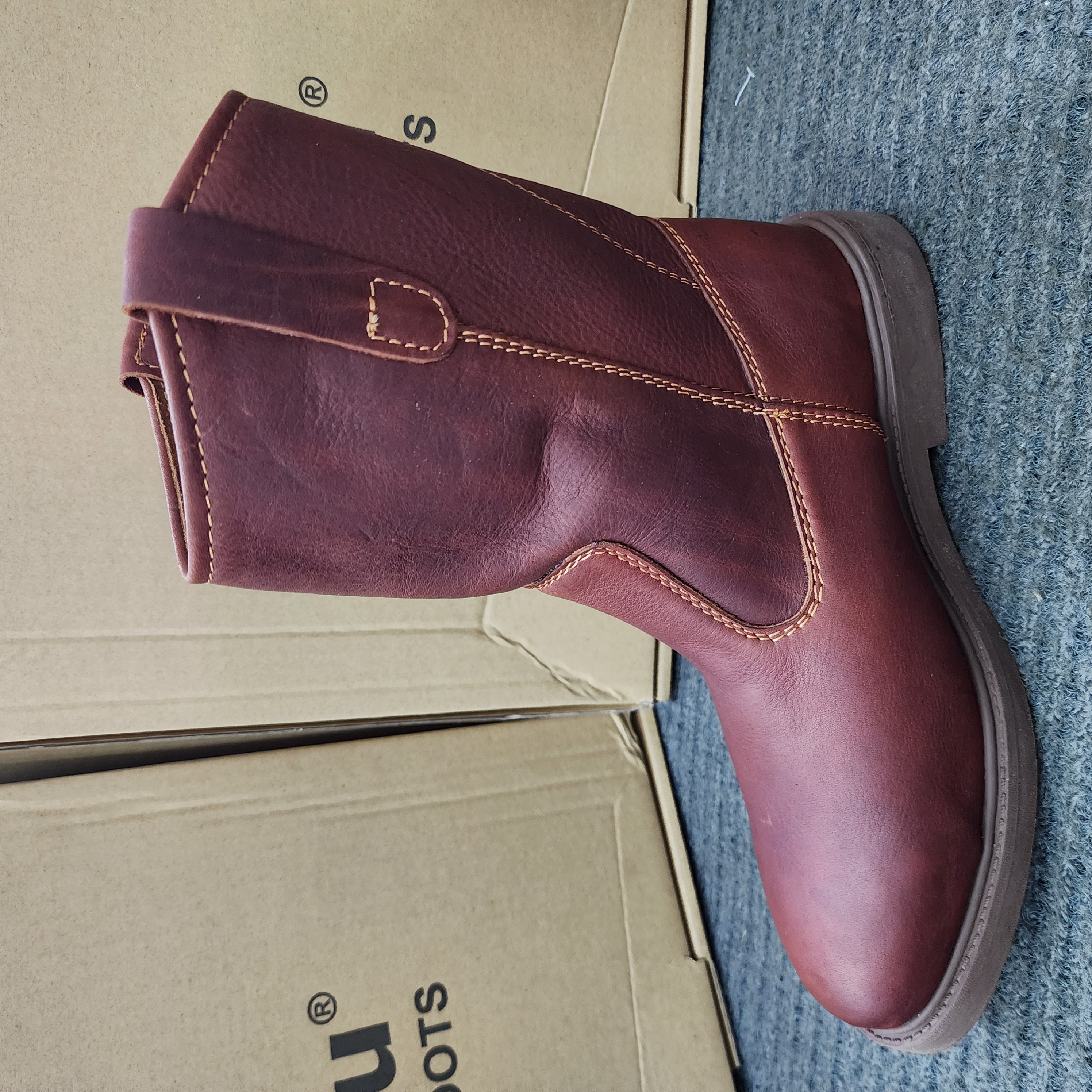 PawSu 801 High cut Safety Shoes Tajam A shape Whisky Maroon leather Kasut Keselamatan Tinggi Bentuk Tajam A Warna Whisky Maroon