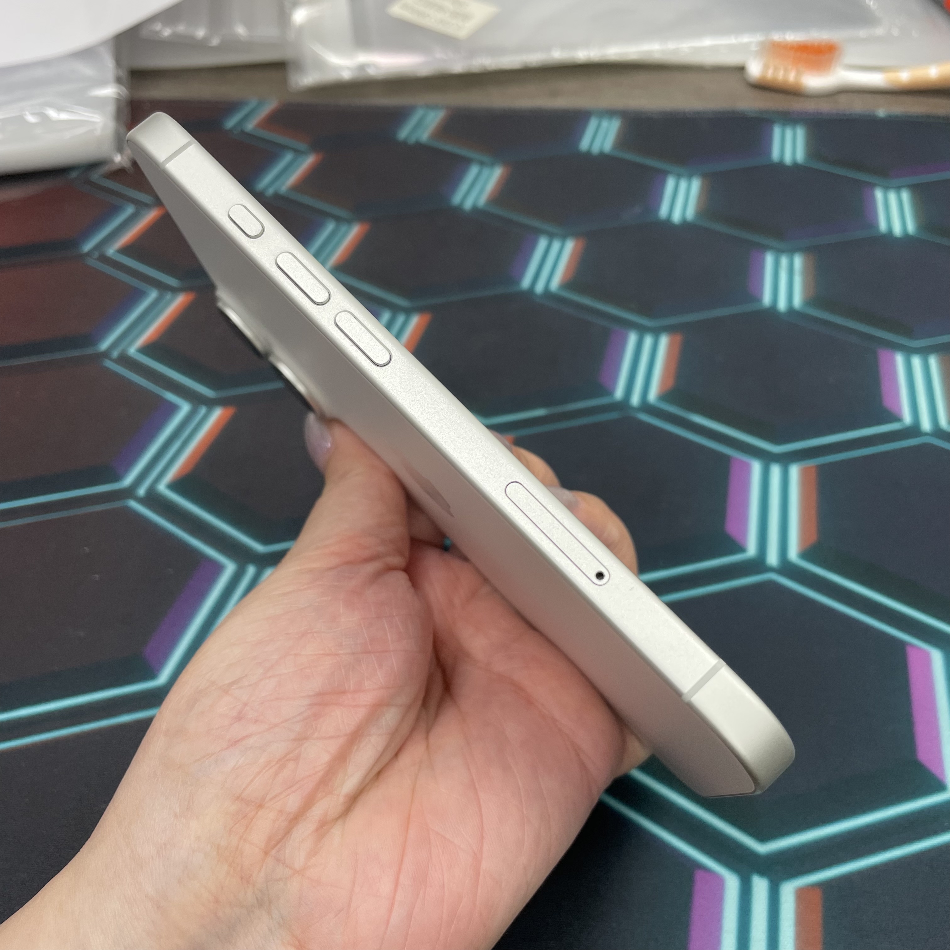 *6873 16 勁靚機 256GB 電90 白色 white