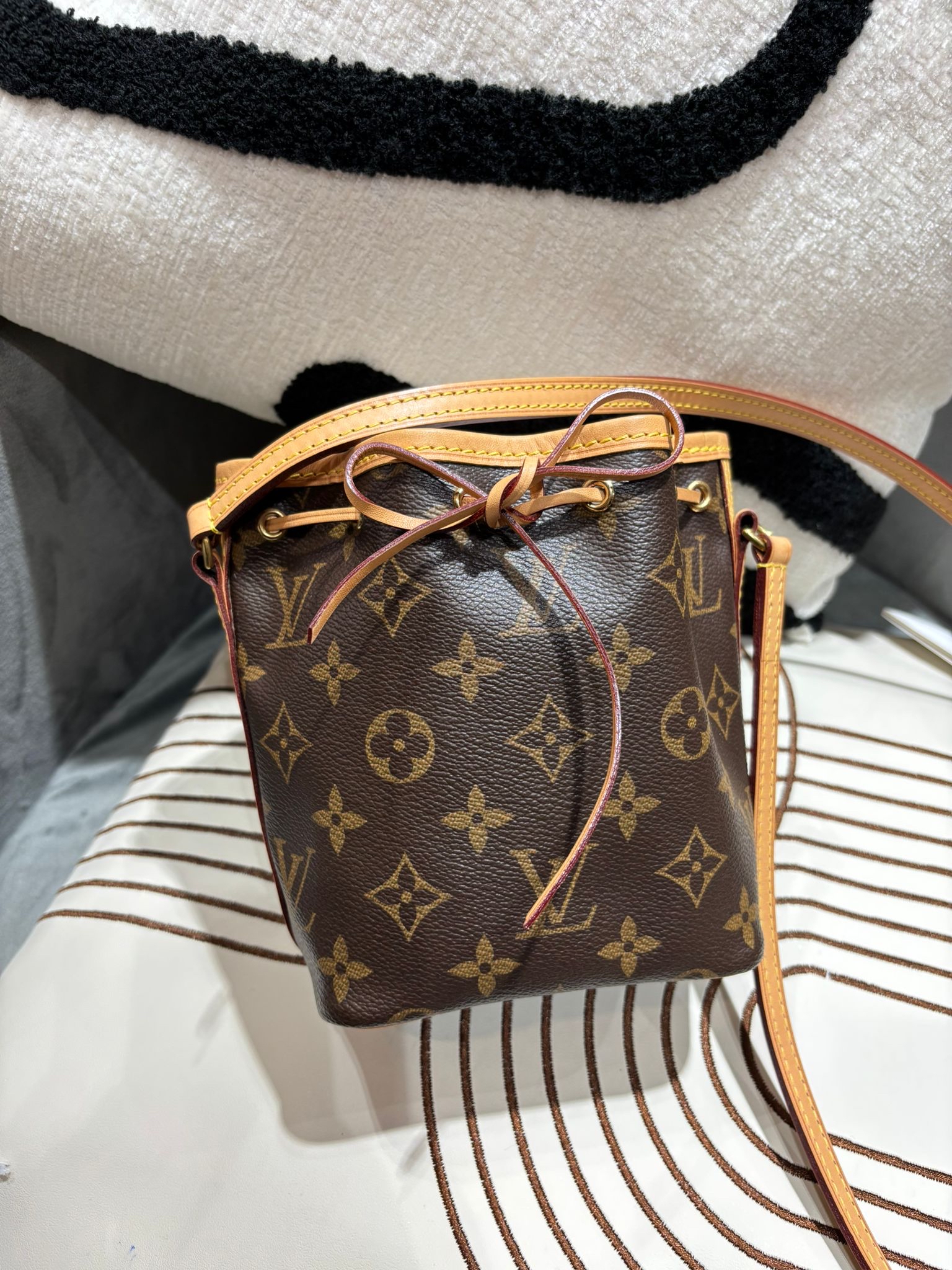 Lv NANO NOE monogram bucket Shoulder Bag M41346 100%Authentic ,98%new ✅dust bag 
