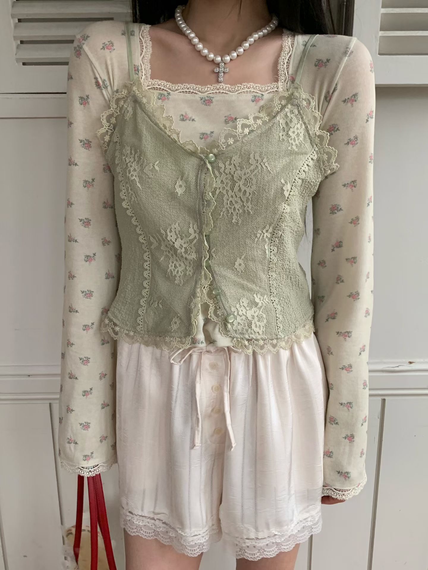 EXQUISITE LACE VEST