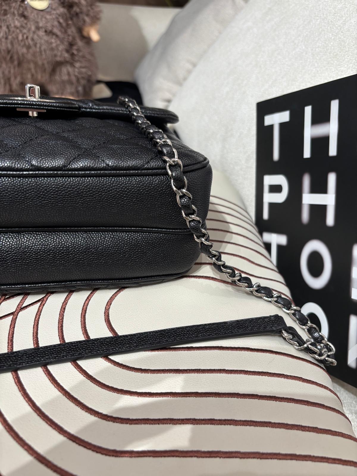 Chanel Classic Flap shoulder bag 100%Authentic, 98%New ✅25Card ✅Dust bag ✅Box