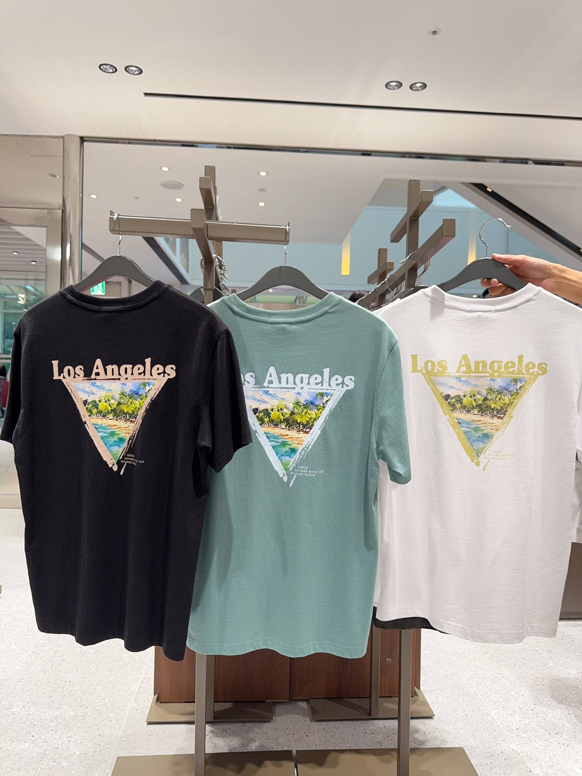 🇰🇷Guess宽松版上衣✨