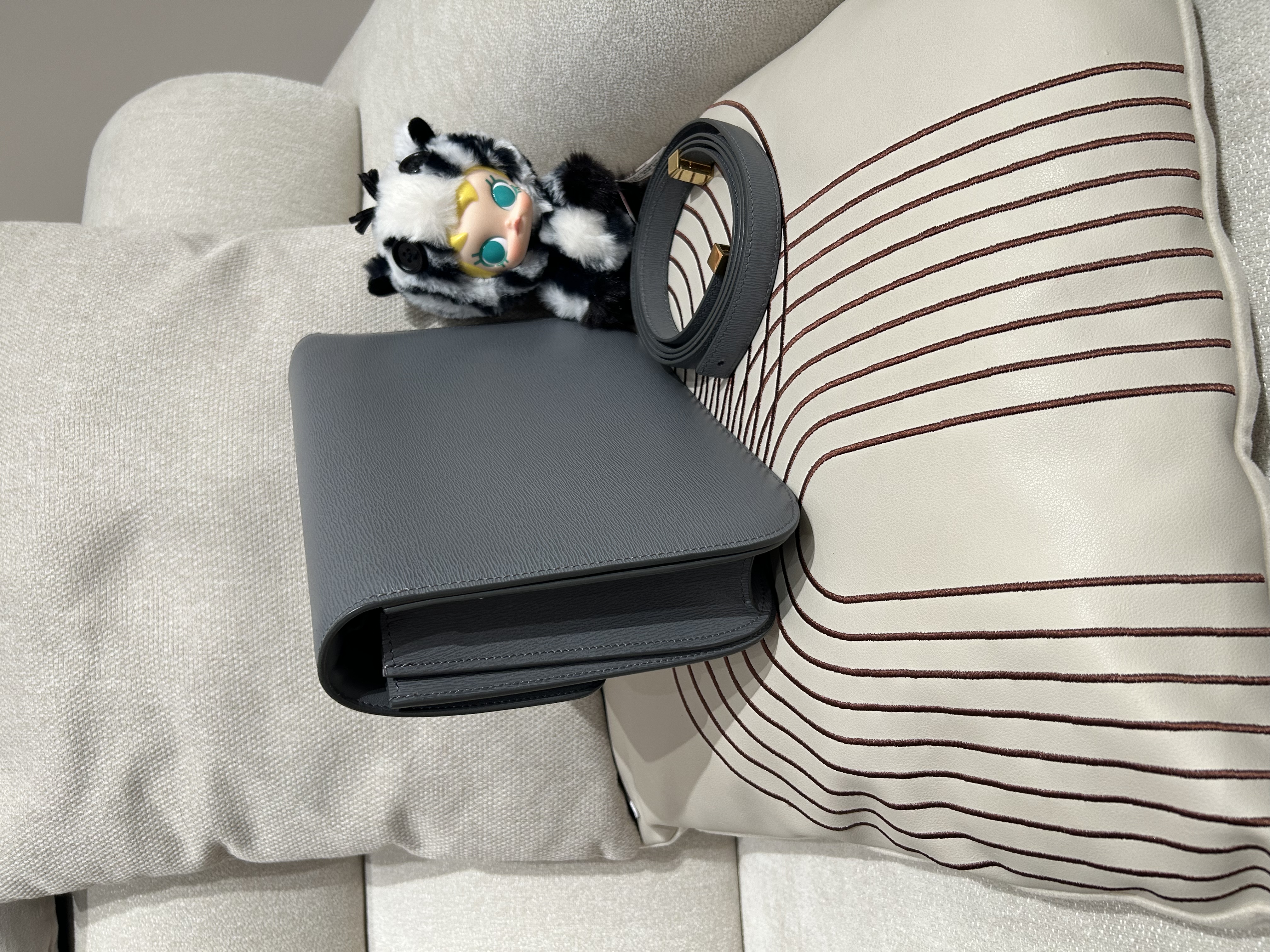 Celine classic box medium grey 100%Authentic, 98%New ✅Dust bag