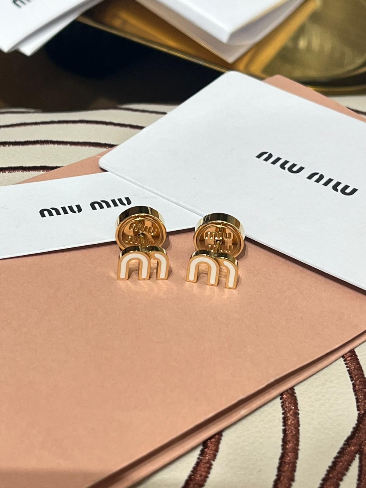 未使用品 Miu Miu Earrings 100%Authentix, Unused ✅收據✅Dust bag✅Box