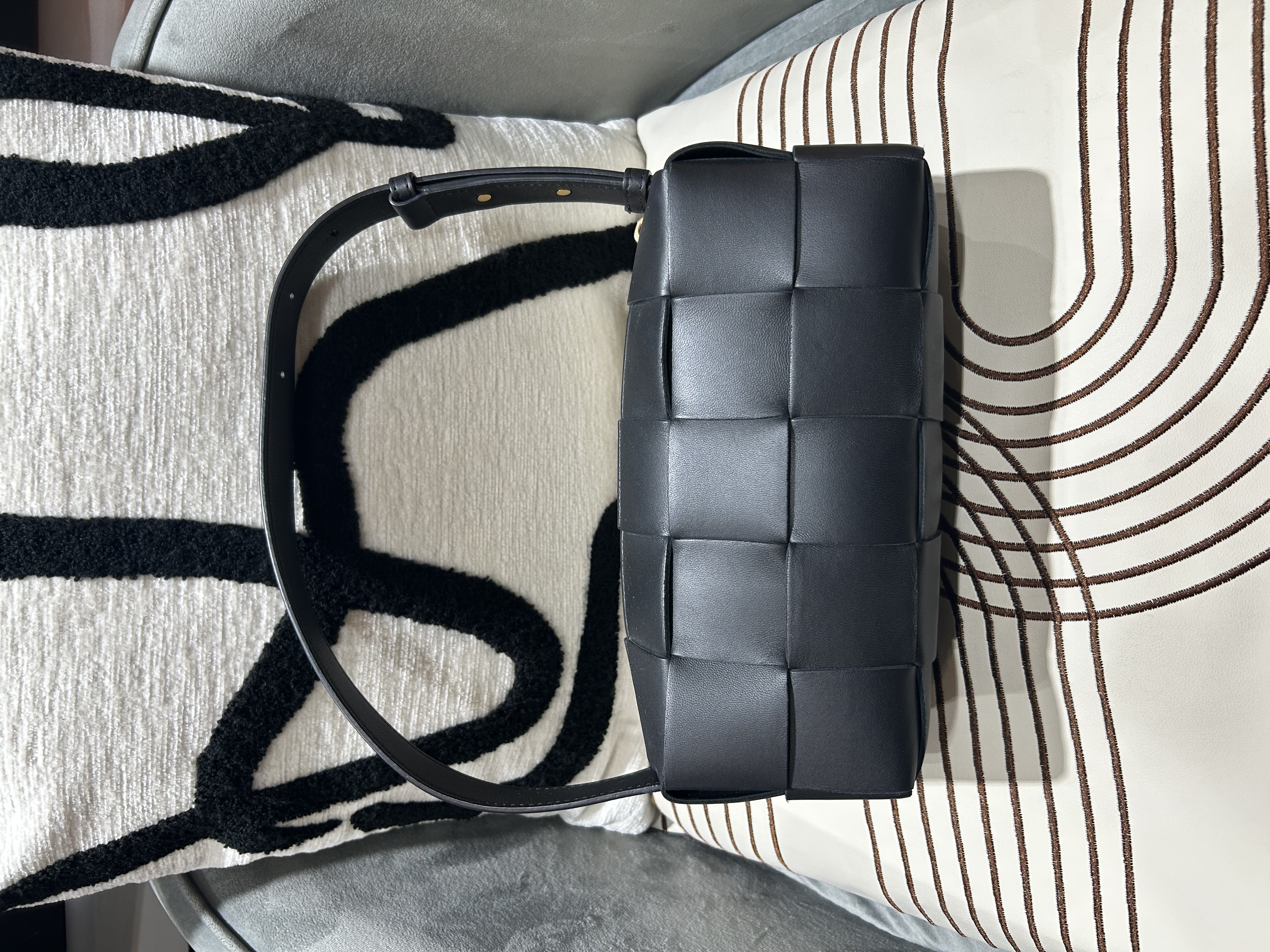 Bottega Veneta BV Hobo Bag Black 100%Authentic, 98%New ✅Dust bag