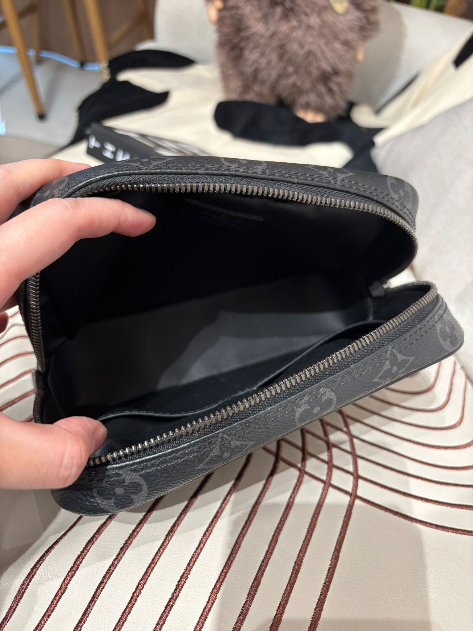 Lv Toilette Trousse Toilette M43384 100%Authentuc, 95%New