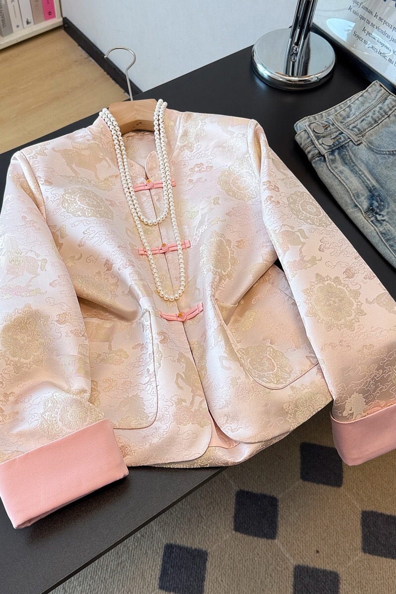 B06(9928) 新中式国风高端马提花卷边长袖付垫肩粉外套上衣