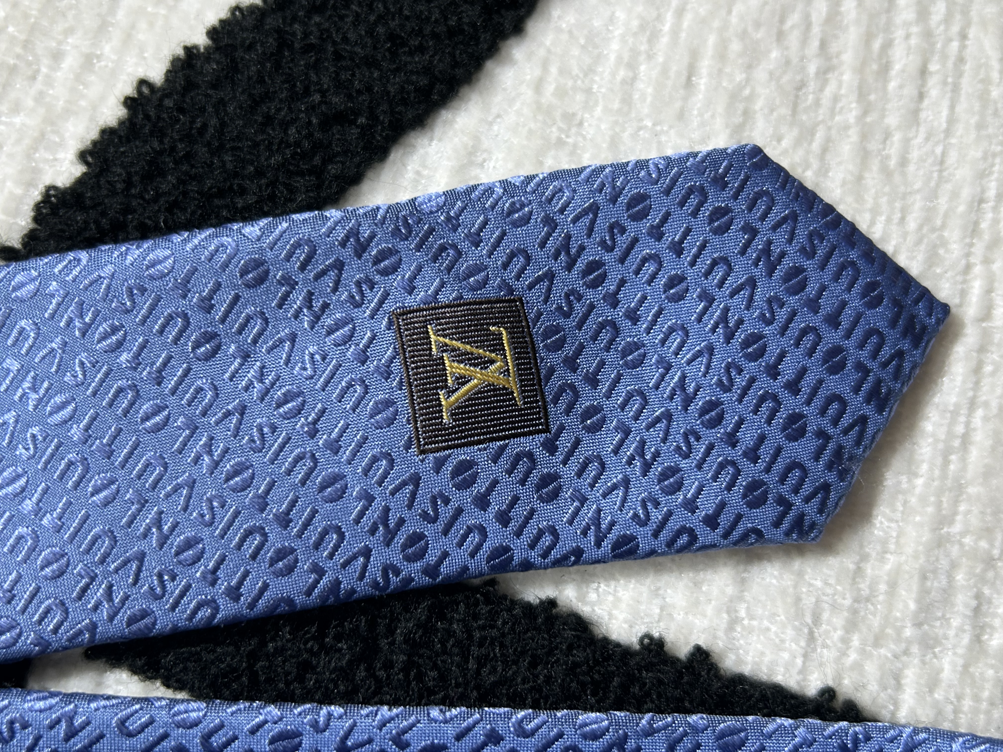 LV Tie 100%Silk 100%Authentic, 99%New ✅Box
