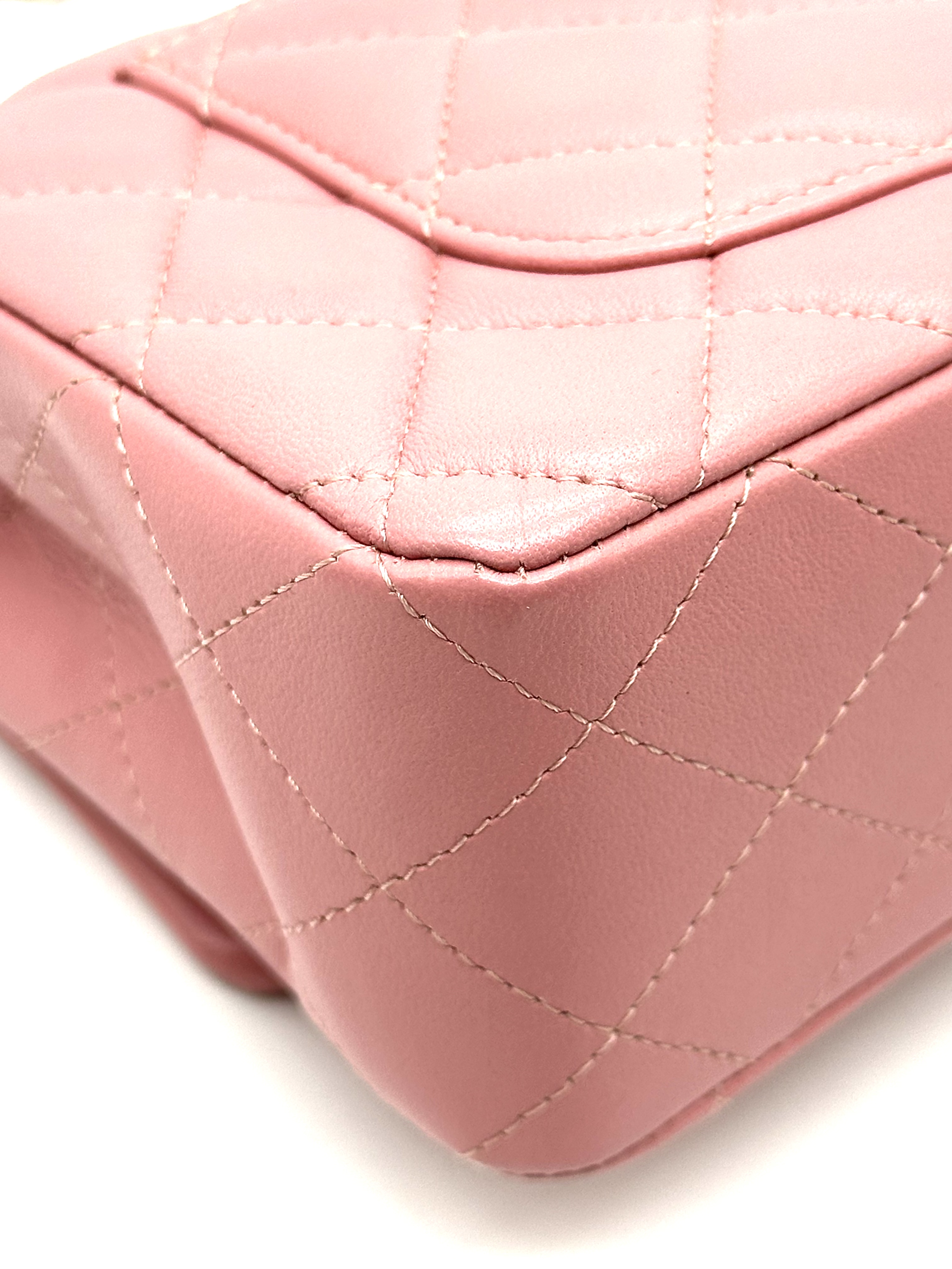 Pre-Owned CHANEL Pink Matelassé Mini Flap Bag / Product Code: 26042107