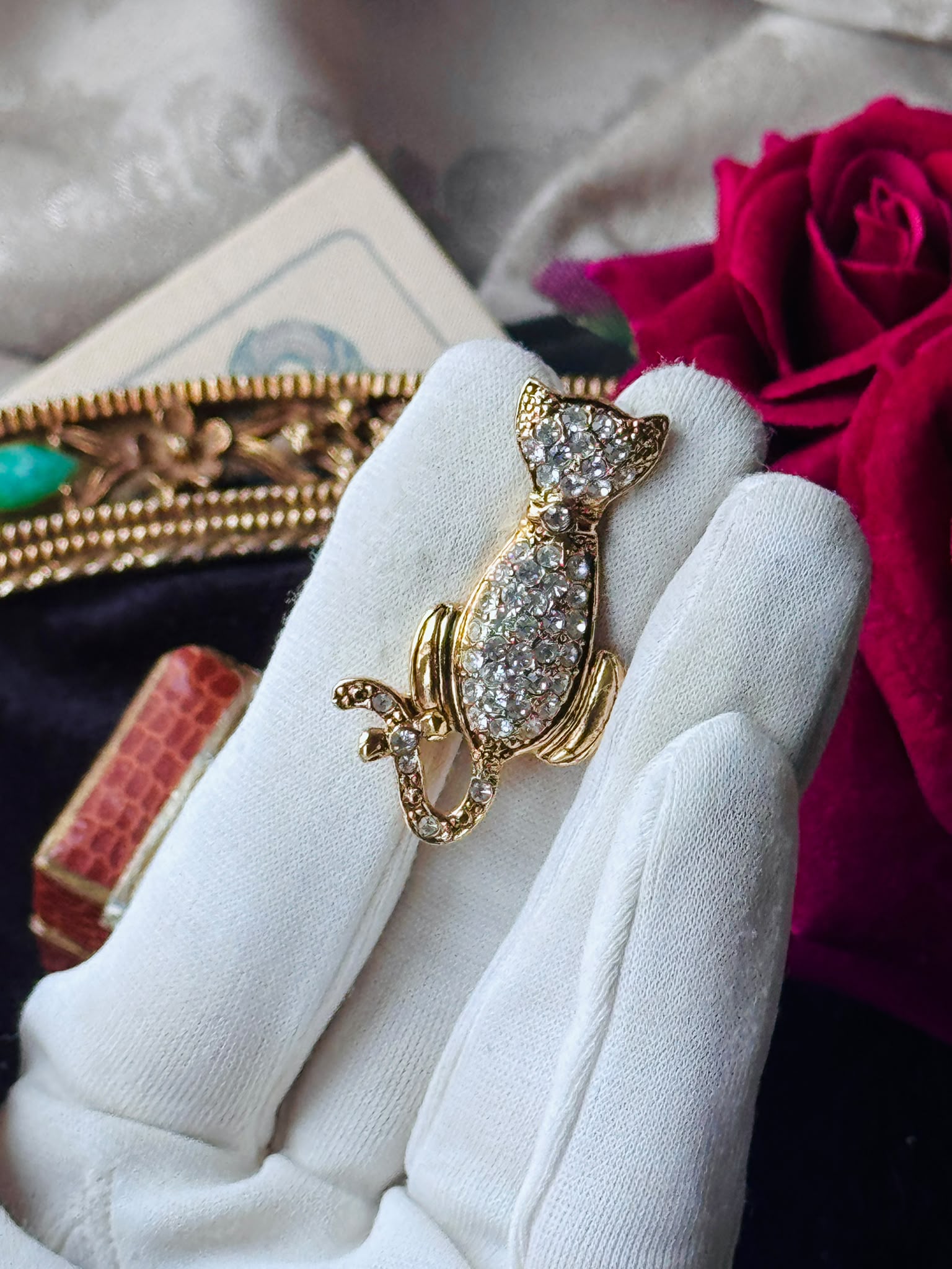 Vintage 1970-80s Nina Ricci Signed "NR" Sparkling Cat Brooch (MT2589-31)