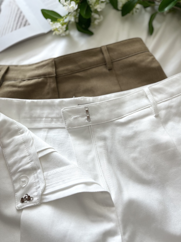 Classic Belt-Loop Shorts (Ivory)