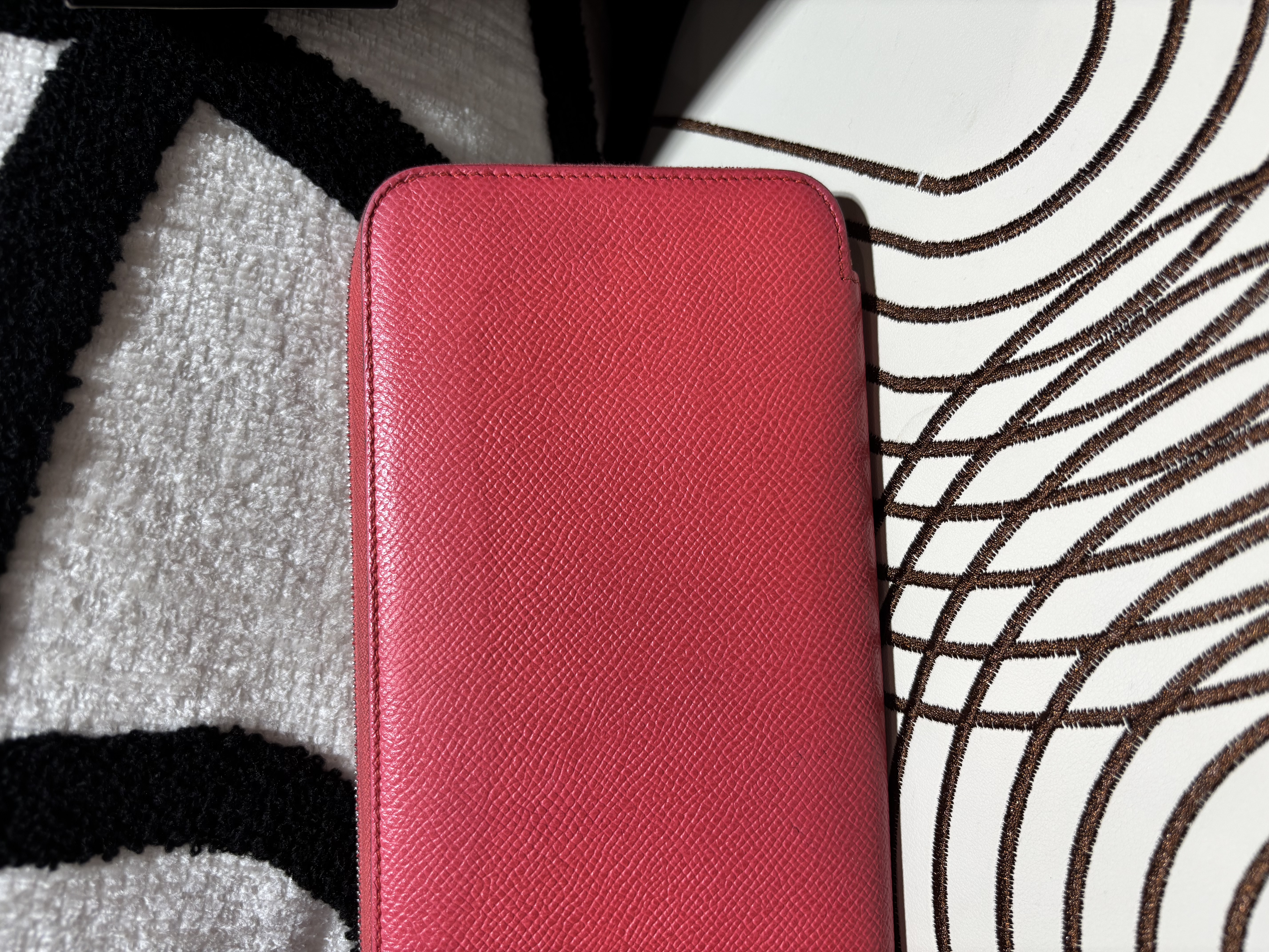Hermes silk in zip wallet STAMP Y 100%Authentic,85%new ✅receipt,✅ box  