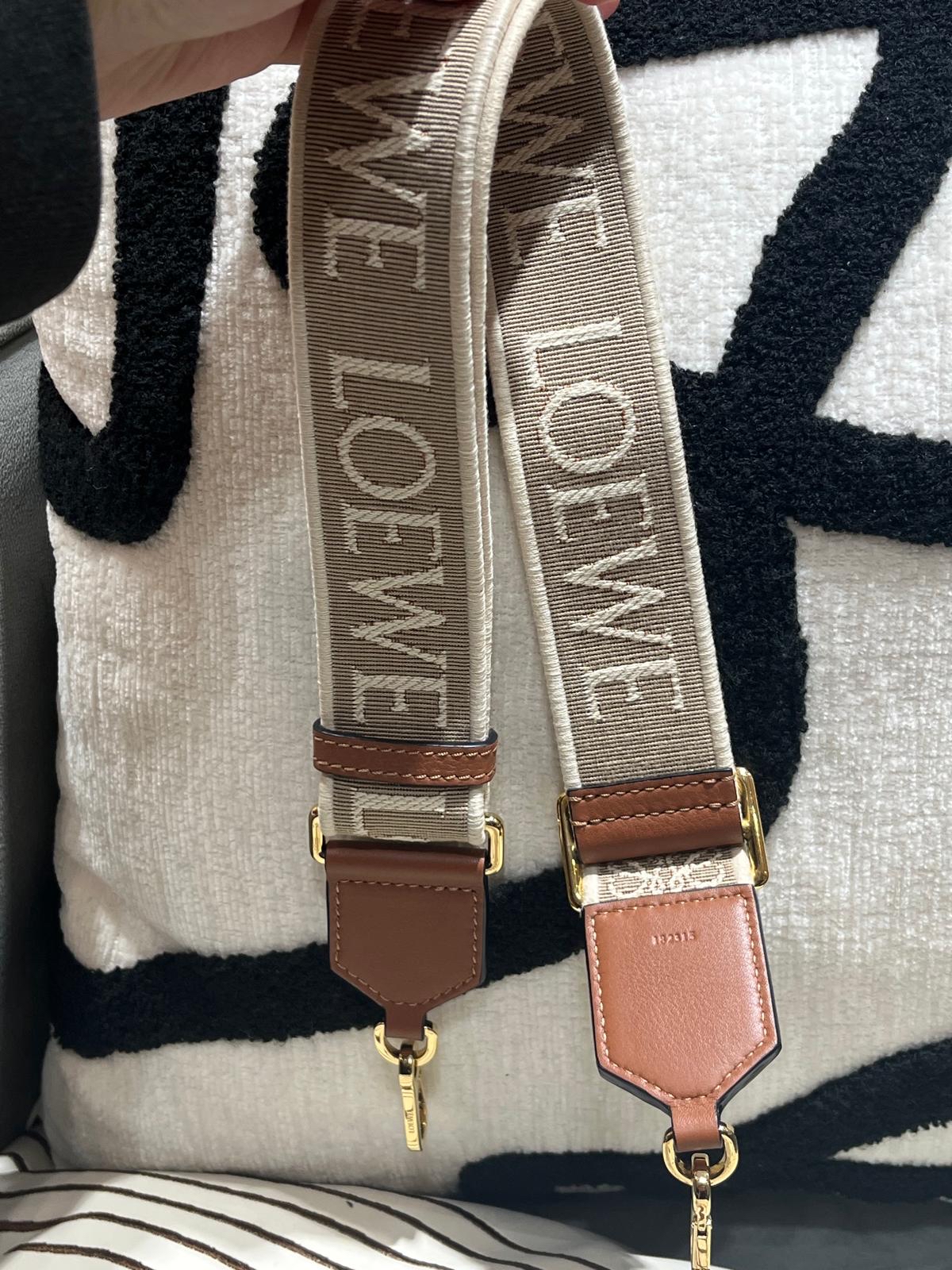 loewe strap anagram Tan 100%Authentic, 98%new ✅dust bag