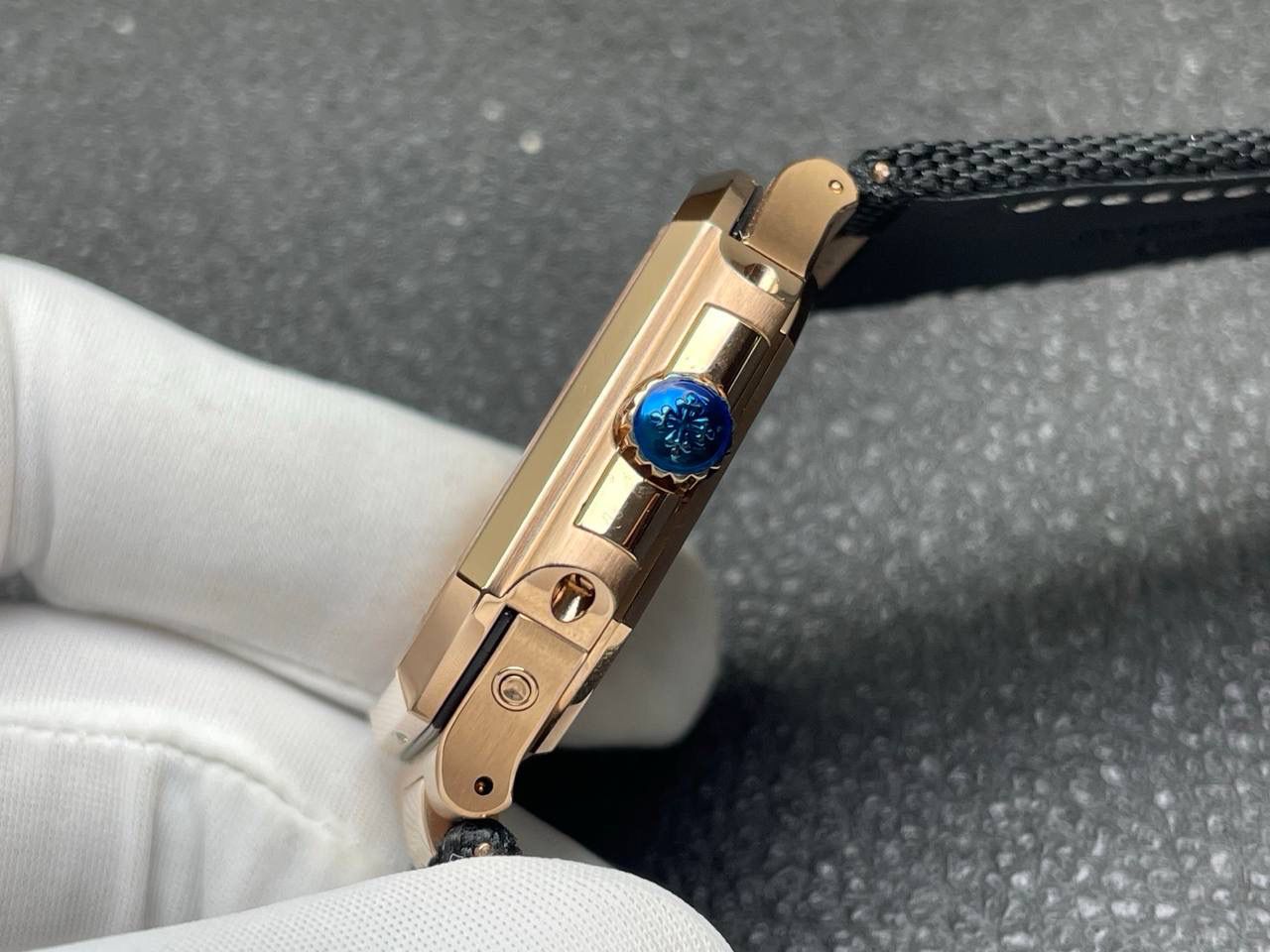 🌐百达翡丽 推出设计与美学： Cubitus 5822P-001表壳尺寸 45毫米（对角线测量） ，这款腕表的心脏是 Caliber 240 PS CI J LU 自动上链机芯🌐