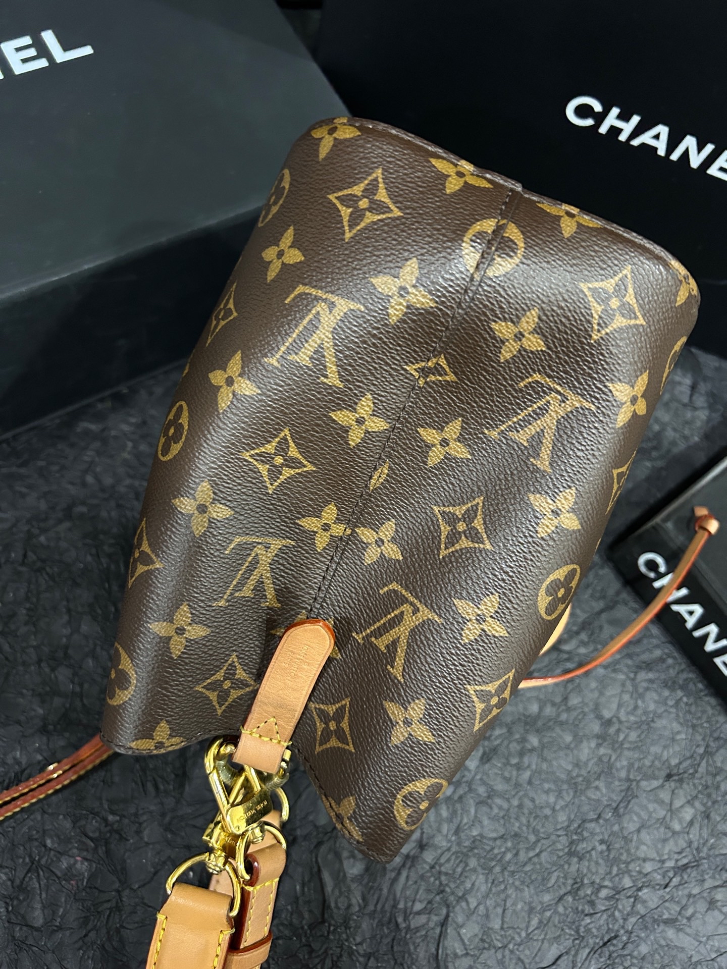 【預訂貨品】LV 老花neonoe bb金扣水桶包💳 芯片款