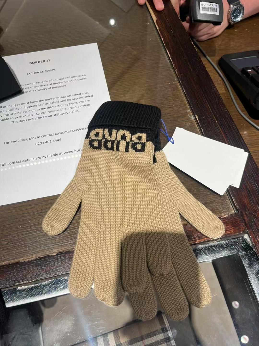 預購 Burberry🌈🌈折扣款 羊毛手套 