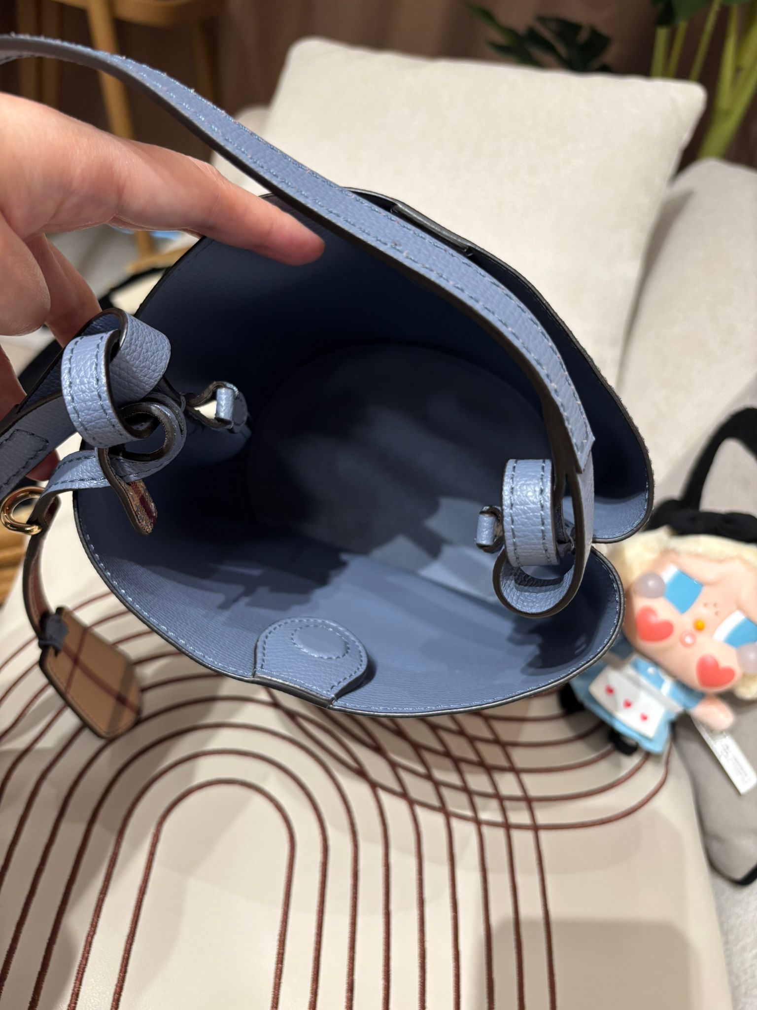 Burberry bucket bag 100%Authentic,98%new