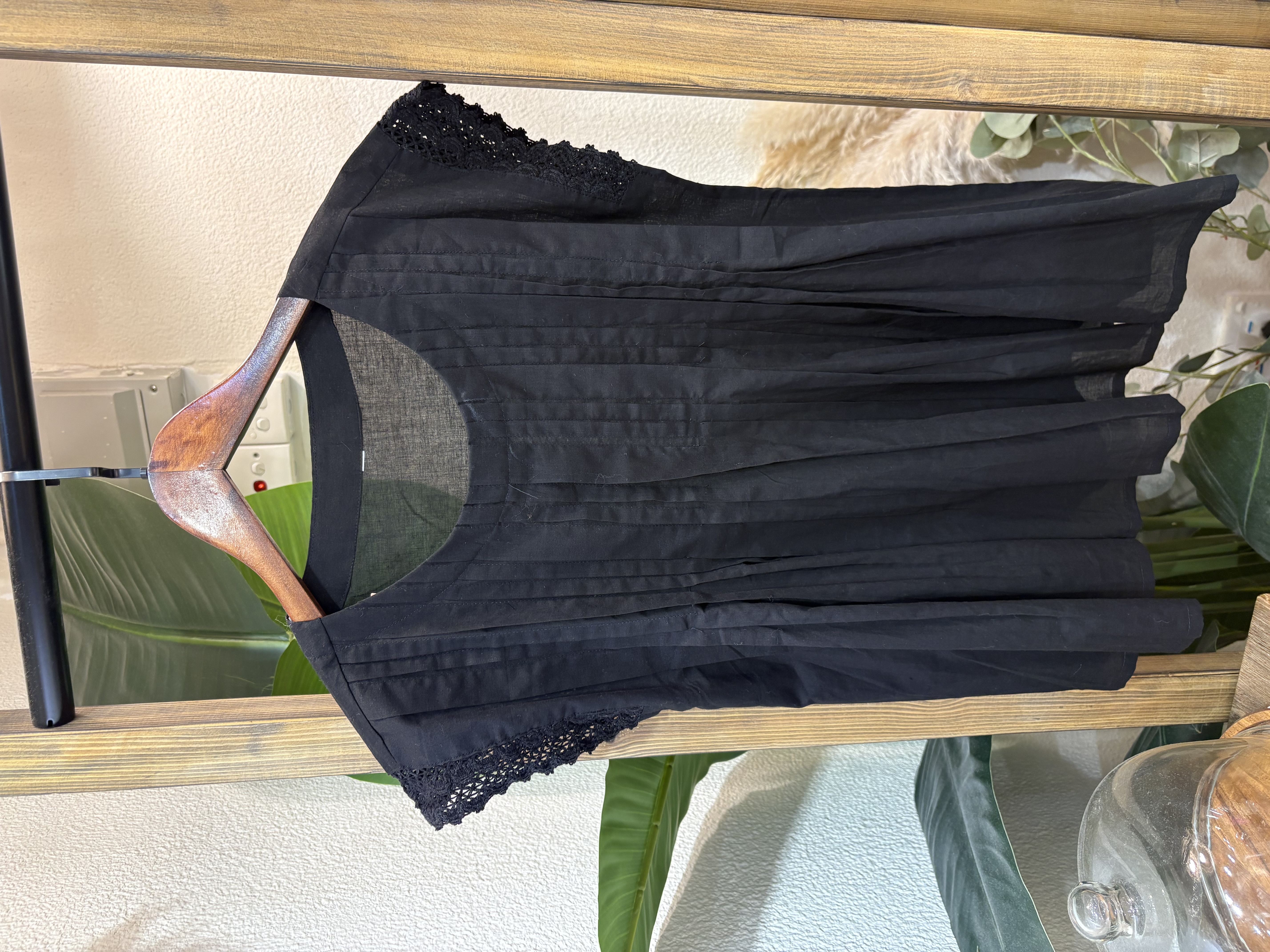 2189 Black Accordion Front Lace Sleeve Top