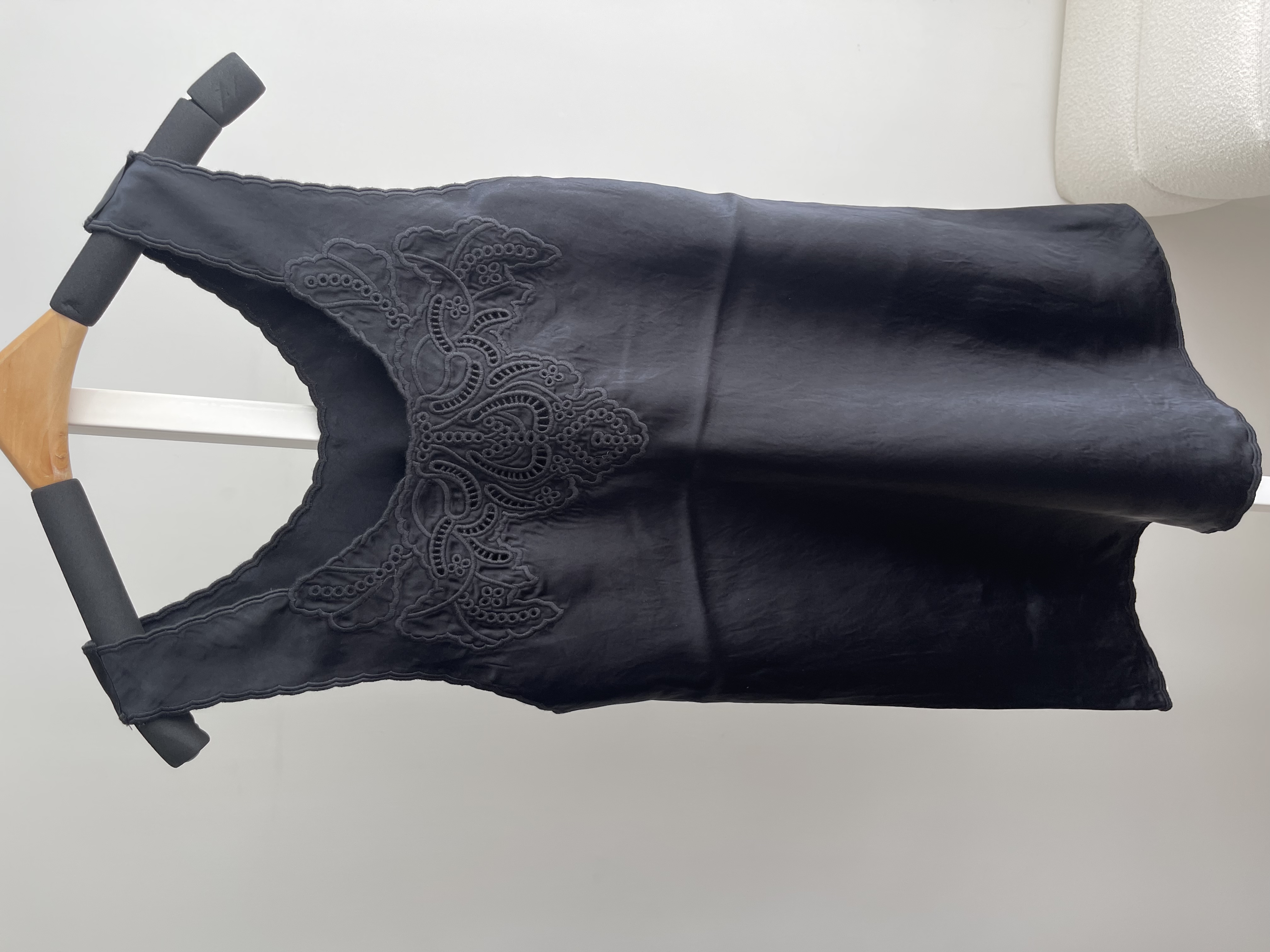 Retro embroidered top