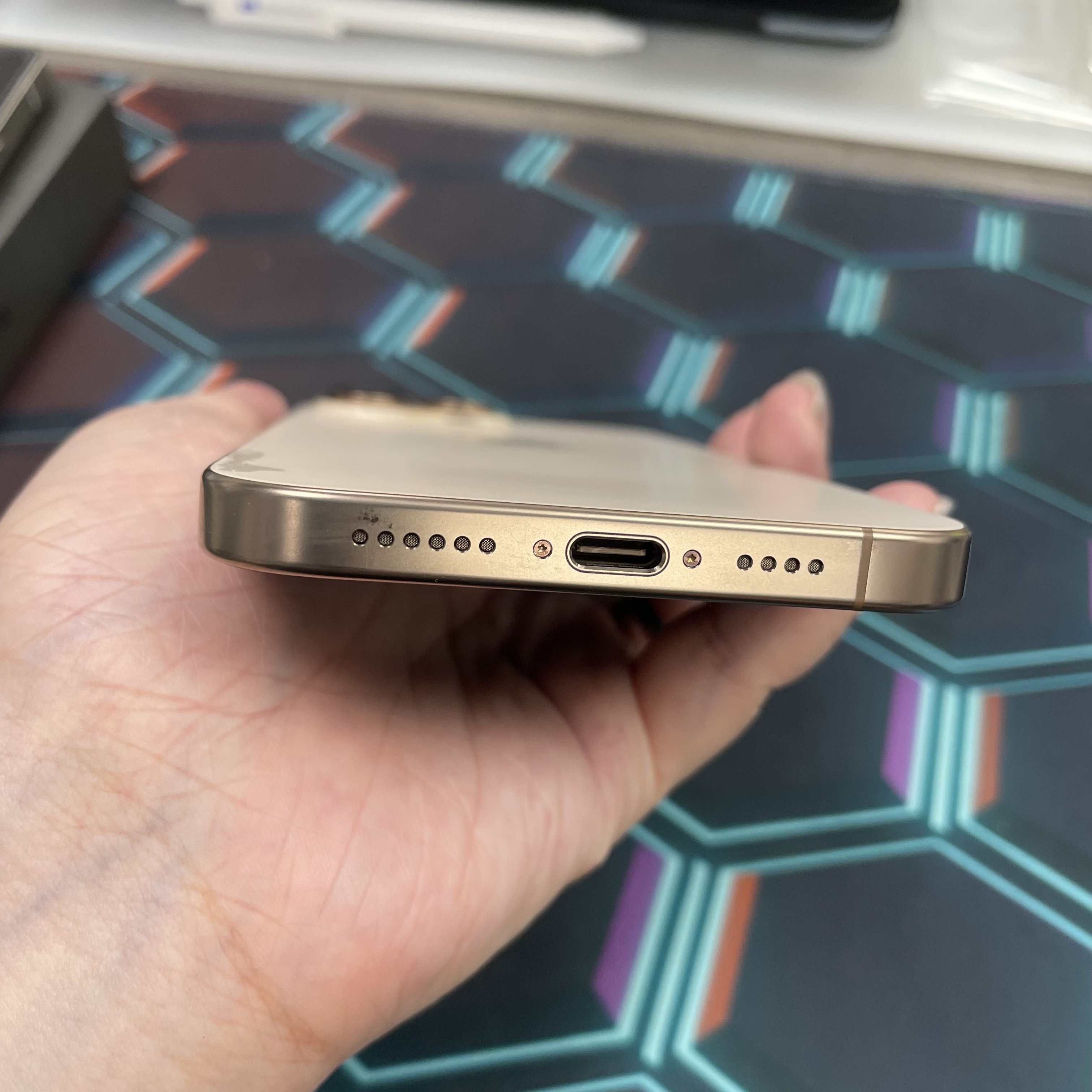 *7720 16 pro max 勁靚機 256GB 電100 沙色 gold 日版