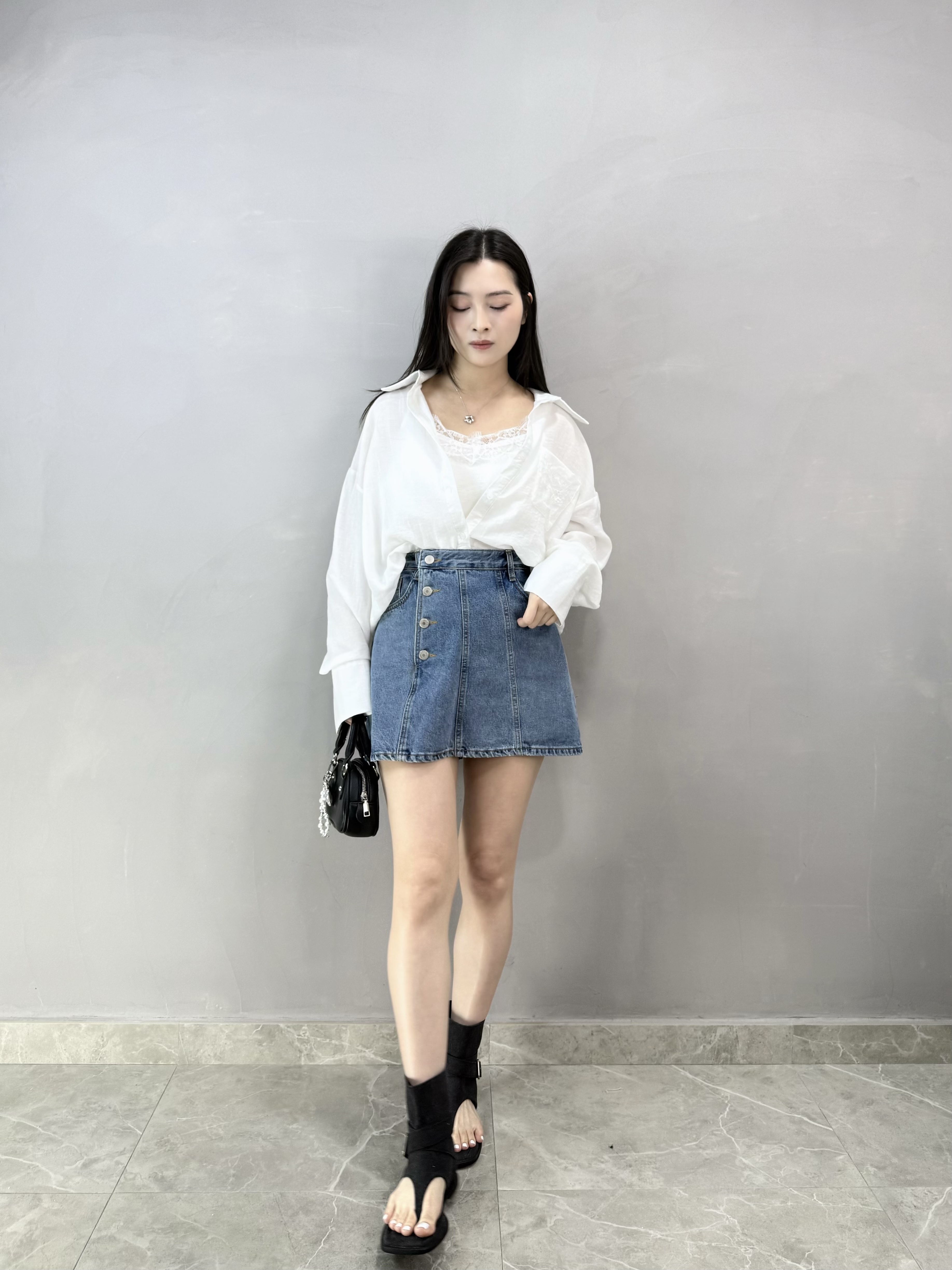 I75 側扣車骨牛仔裙褲