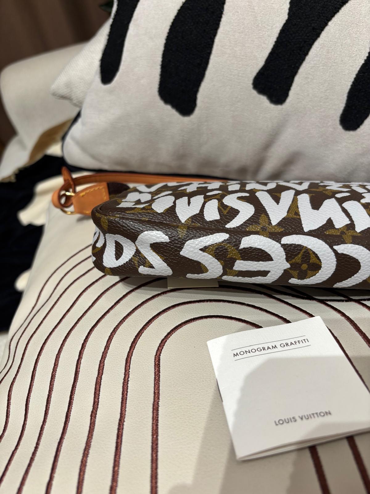 LV Stephen Sprouse Graffiti Pochette Bag 限量版 100%Authentic, 98%New ✅Dust Bag ✅Box