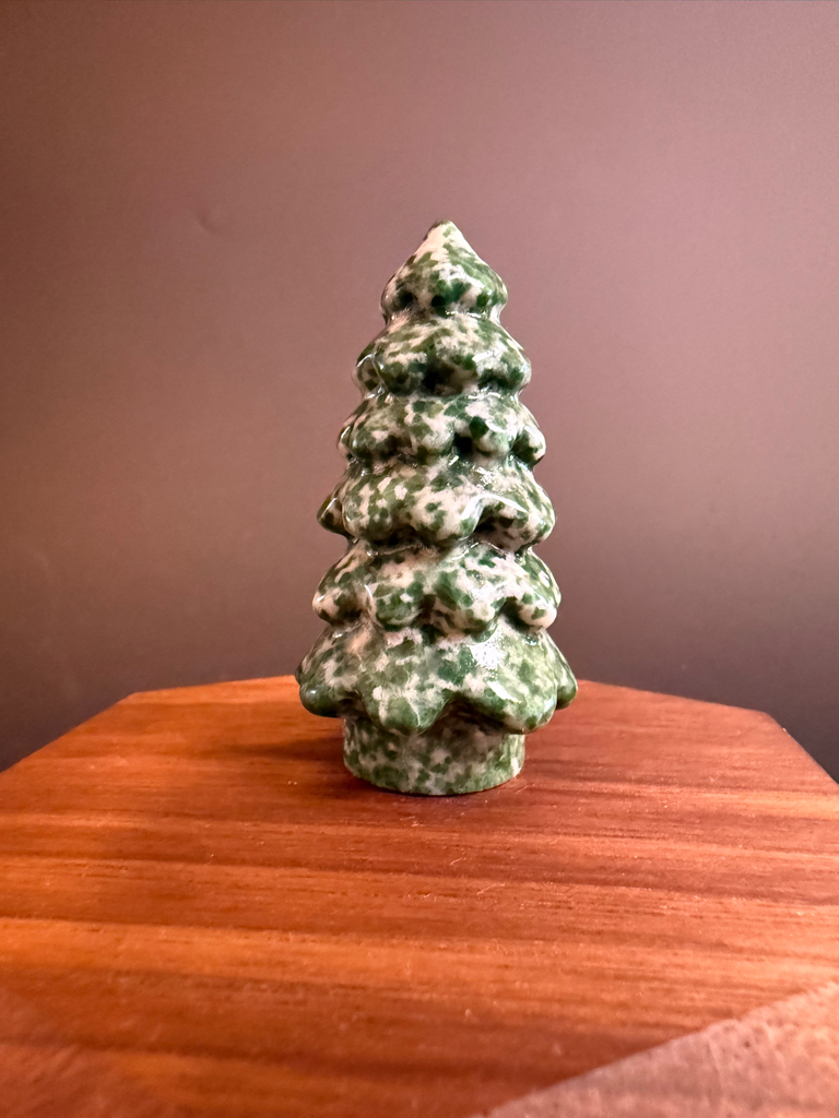 岫玉／青海翠聖誕小樹擺件｜Xiuyan Jade／Qinghai Cui Christmas Tree Ornament｜約3.5 × 6cm