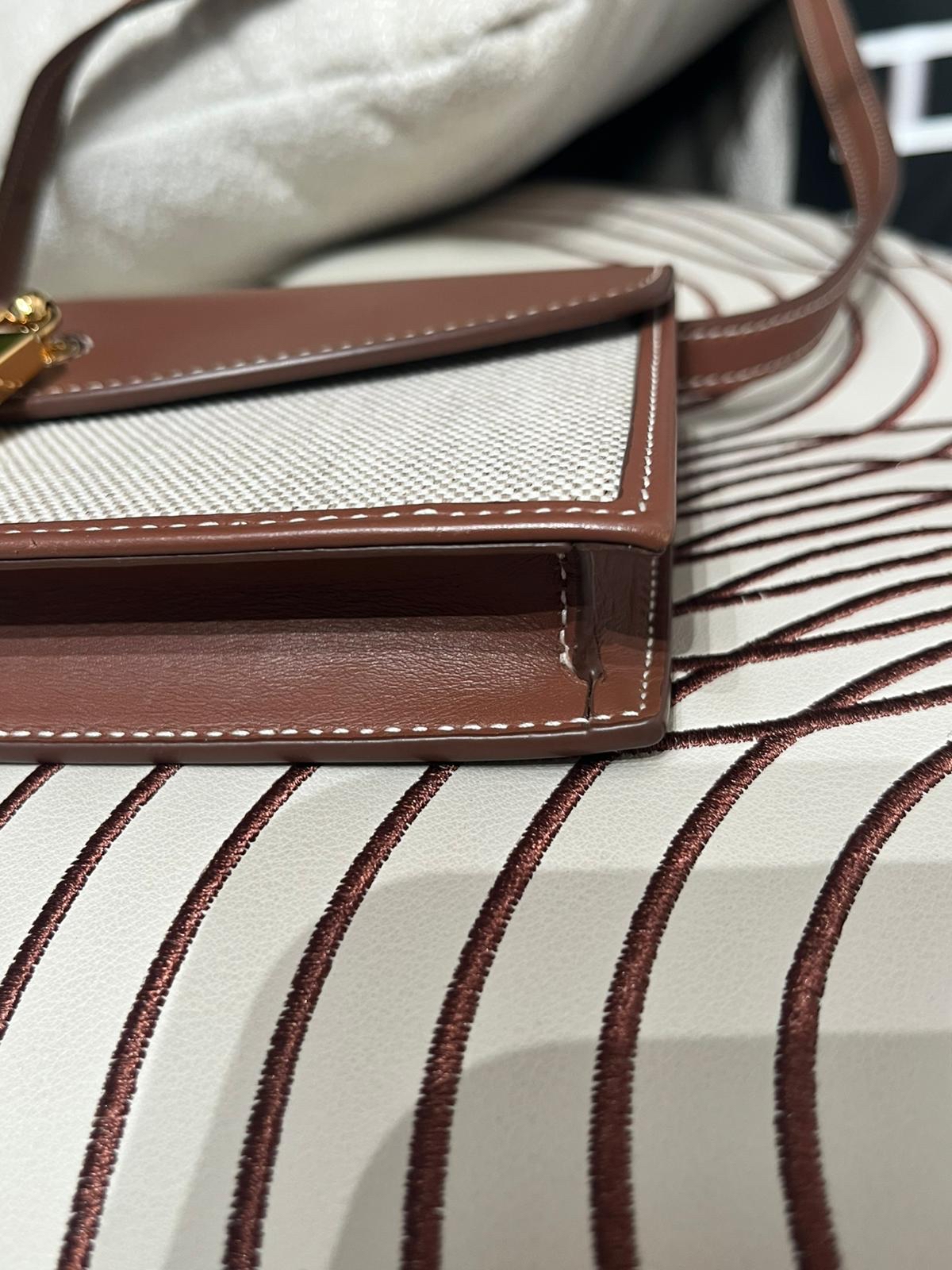 LORO PIANA EXTRA POCHETTE WALLET ON STRAP, 100%Authentic ,95%new 專門店售價$15,300 