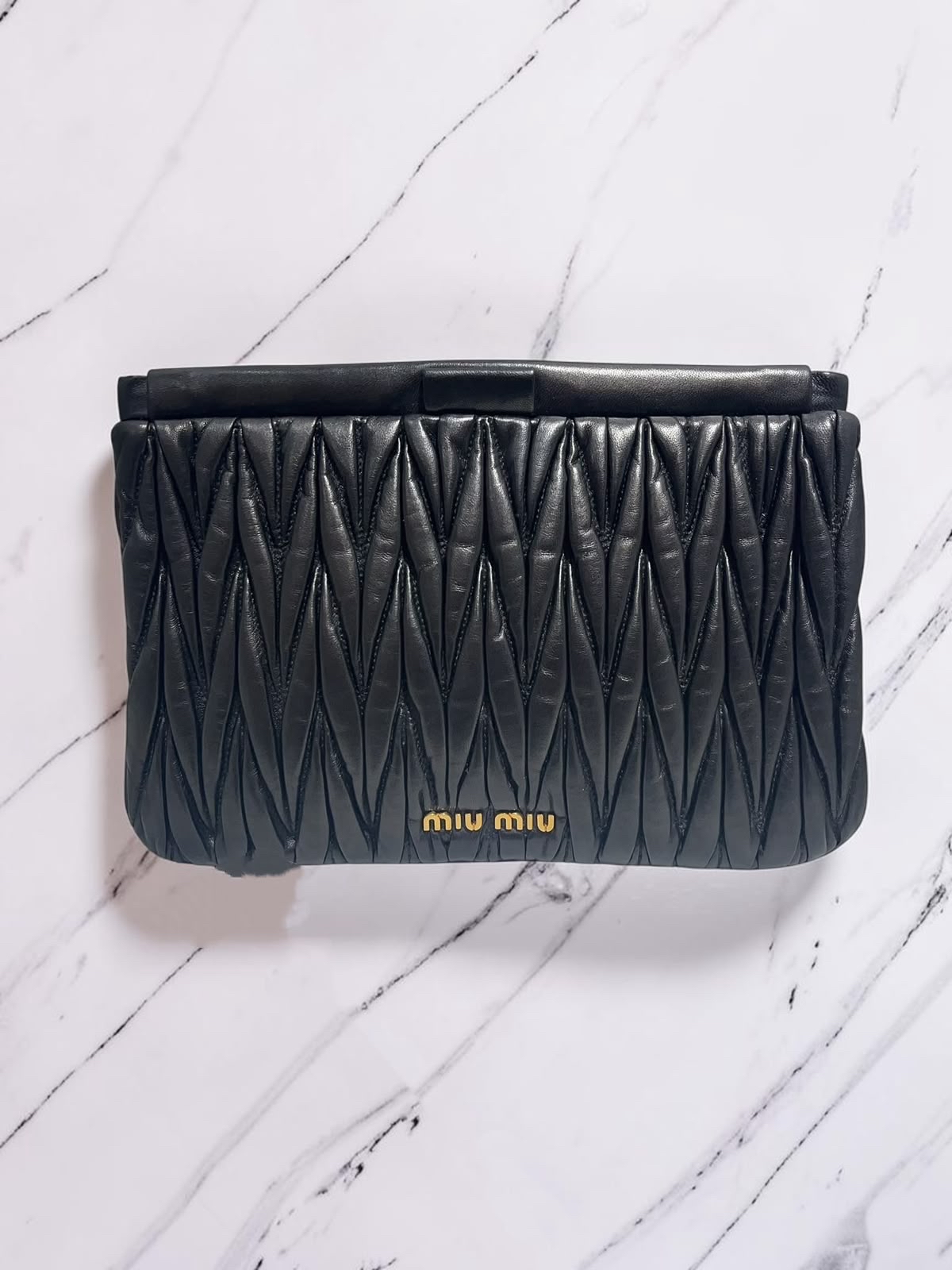Miu Miu clutch bag 黑色金扣 100%Authentic ,95%new