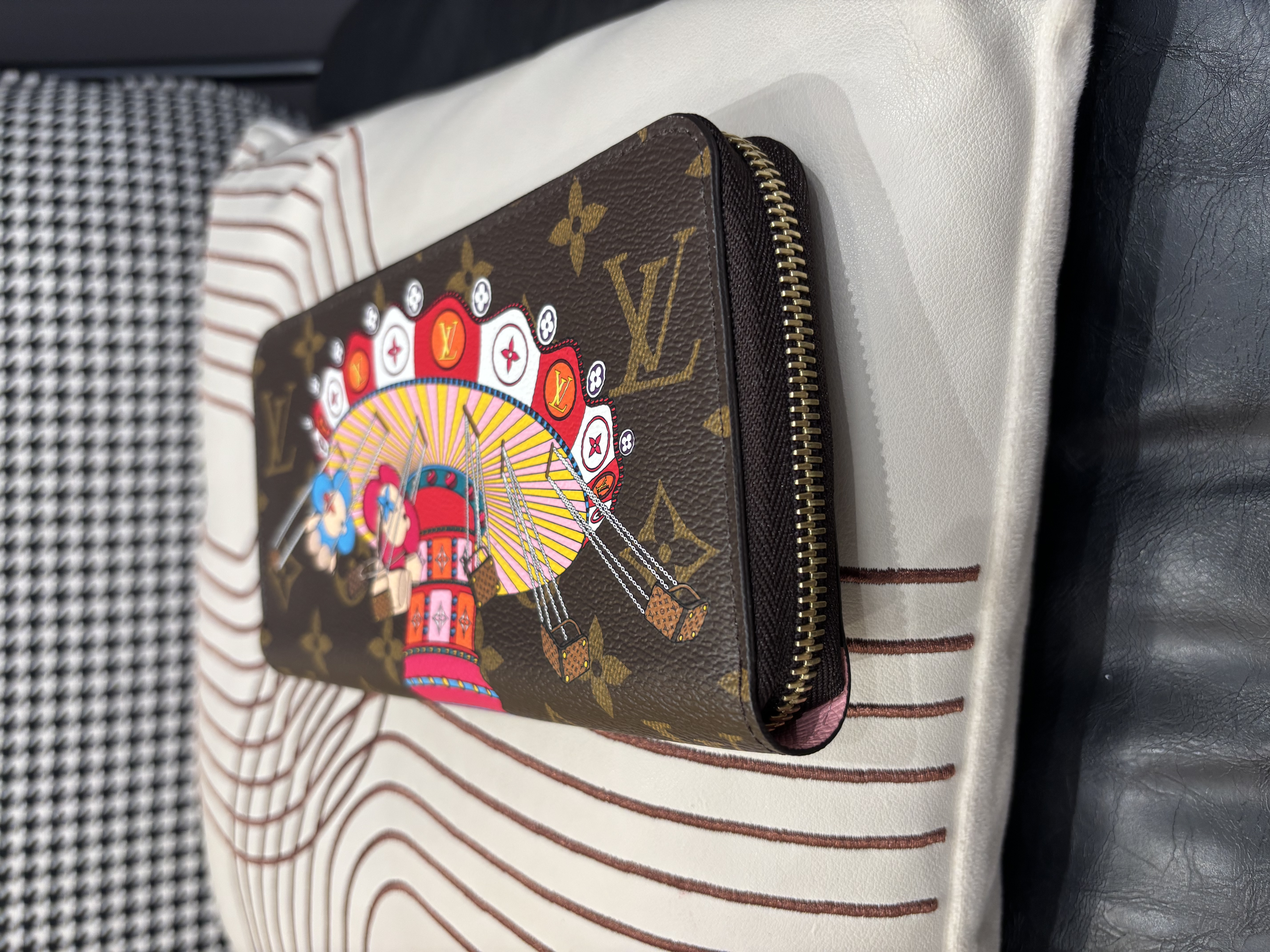 Lv long wallet zip wallet 限量版拉鍊長銀包10%Authentic ,unused 全新未使用品 防塵袋✅盒