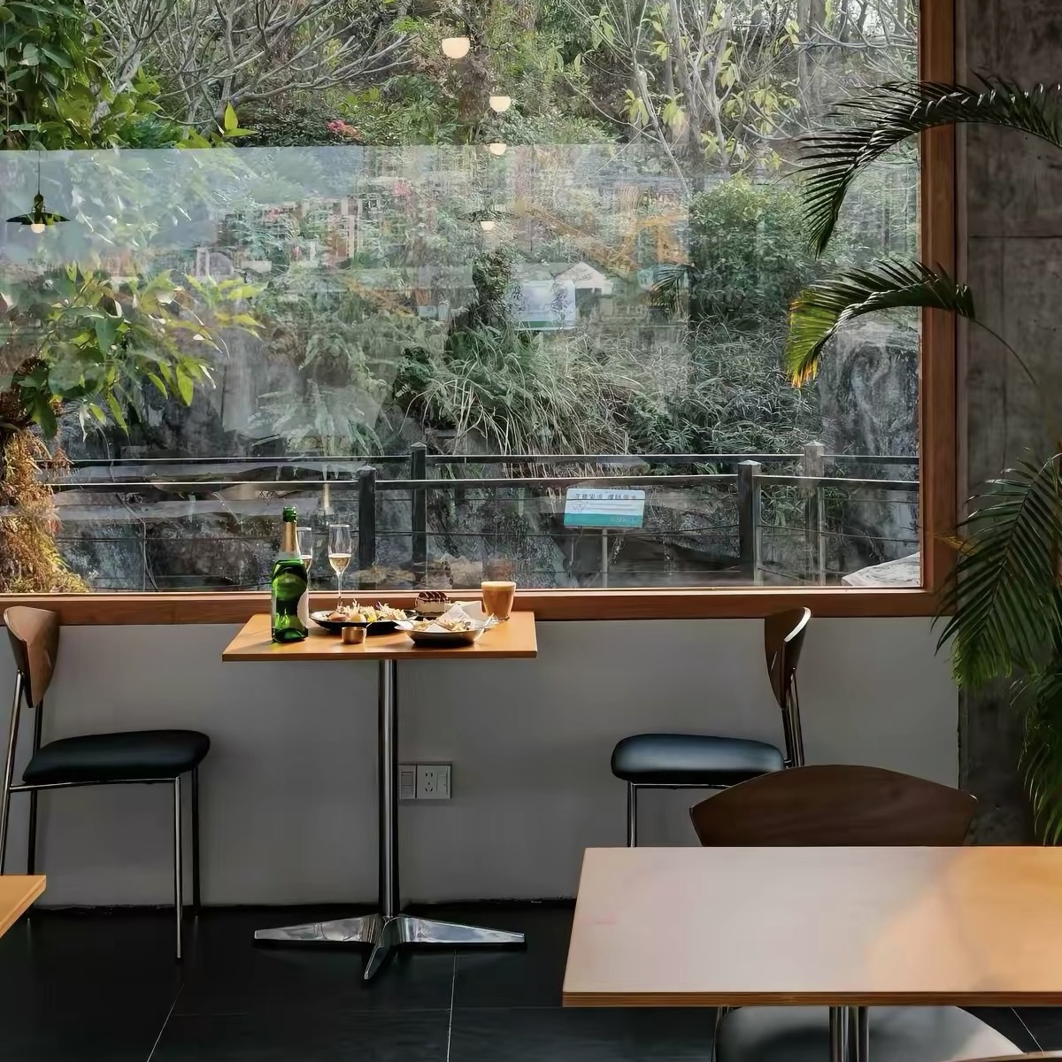 海洋板鋁型材咖啡店桌椅組合 工業風餐飲商用 奶茶店甜點店設計師款桌子 Tables and chairs