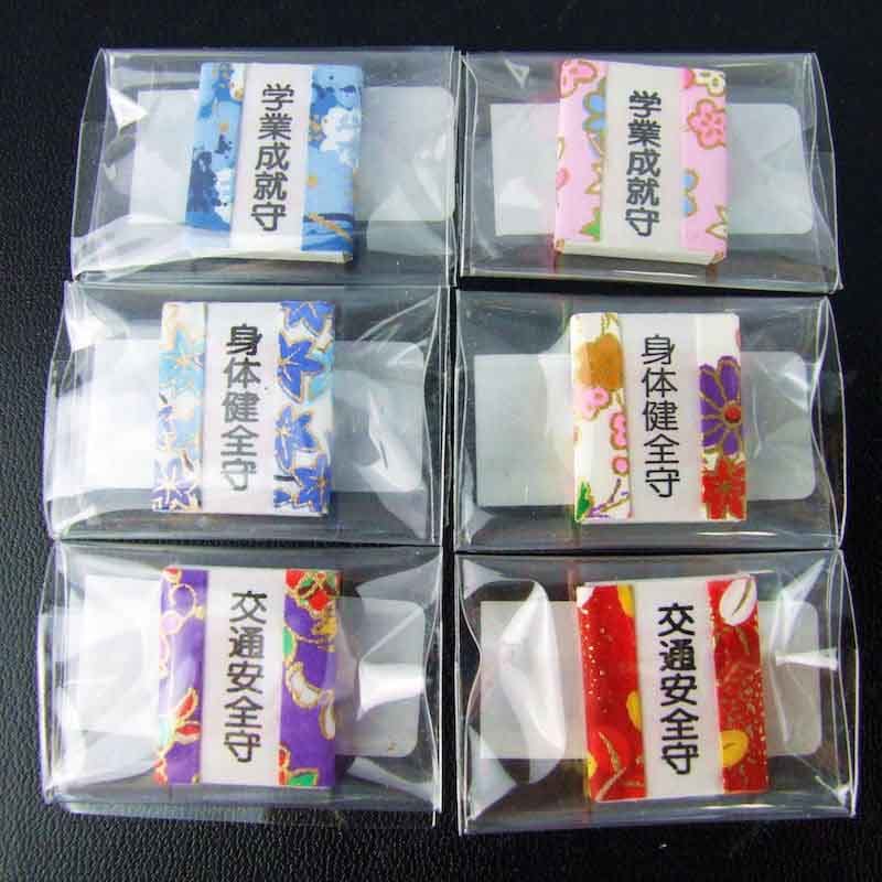 【日本白崎八幡宮】【日本書包形狀的迷你護身符(紅色) + 一個書本形狀的護身符】 