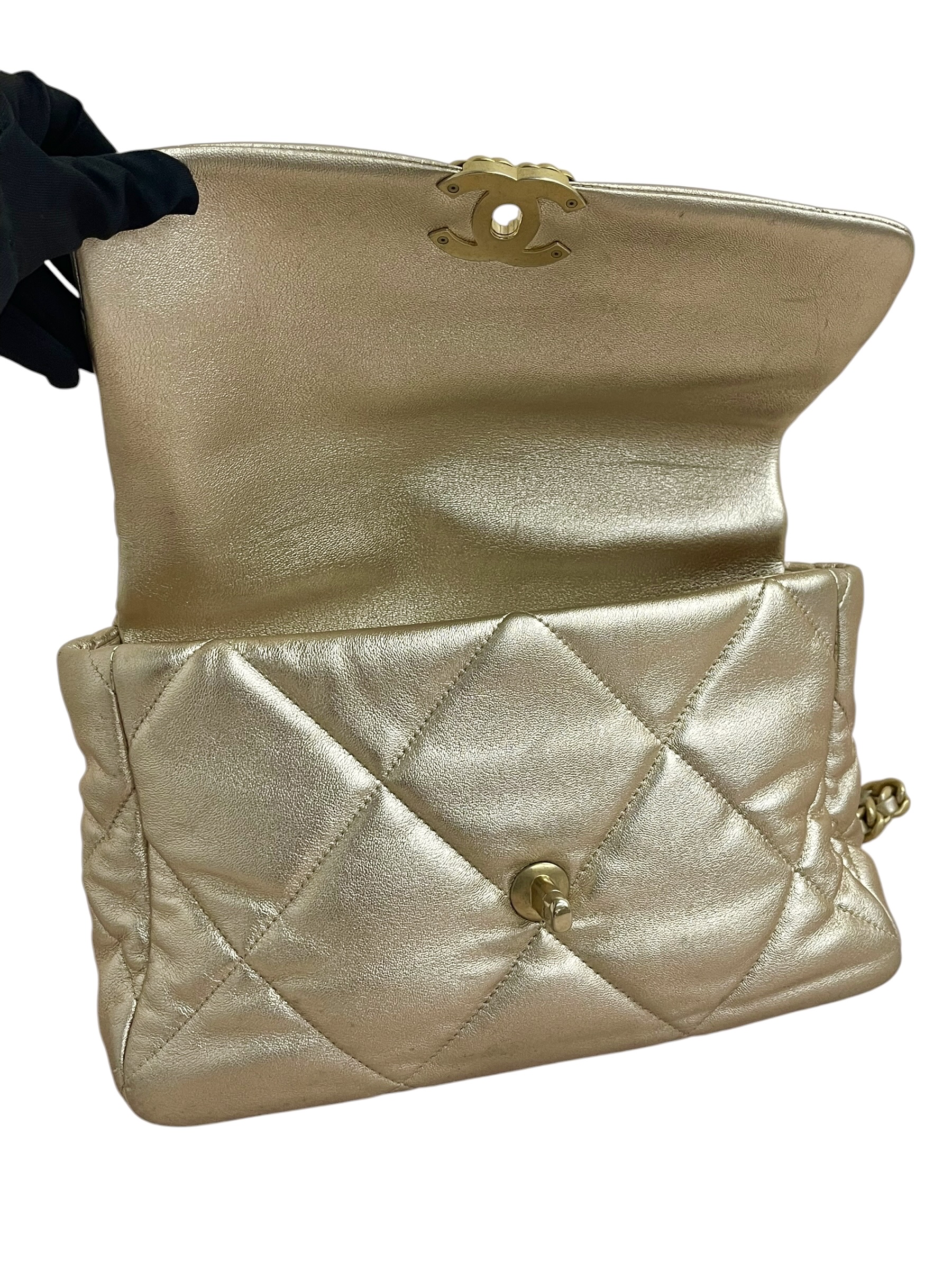 Pre-owned Chanel 19 Flap Bag / Product Code: 062203