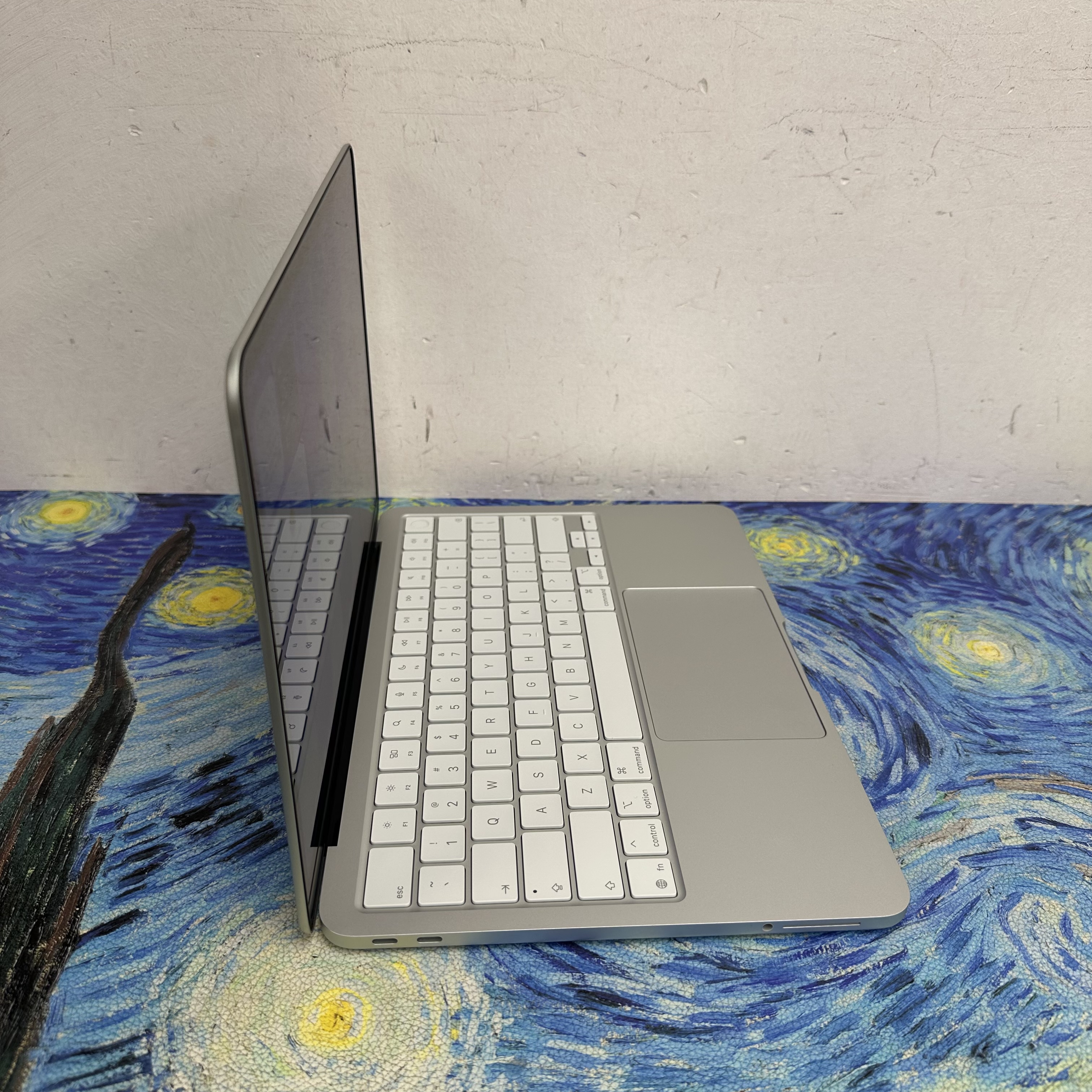 APPLE  MacBook Neo A18 Pro CPU/ 8GB Ram/512GB SSD/5核心GPU/Liquid Retina Mon/13吋/銀色/Gaming Laptop / Notebook / 超強續航能力/文書機 / 畫圖 / 剪片 / Movie / Netflix /閒置品