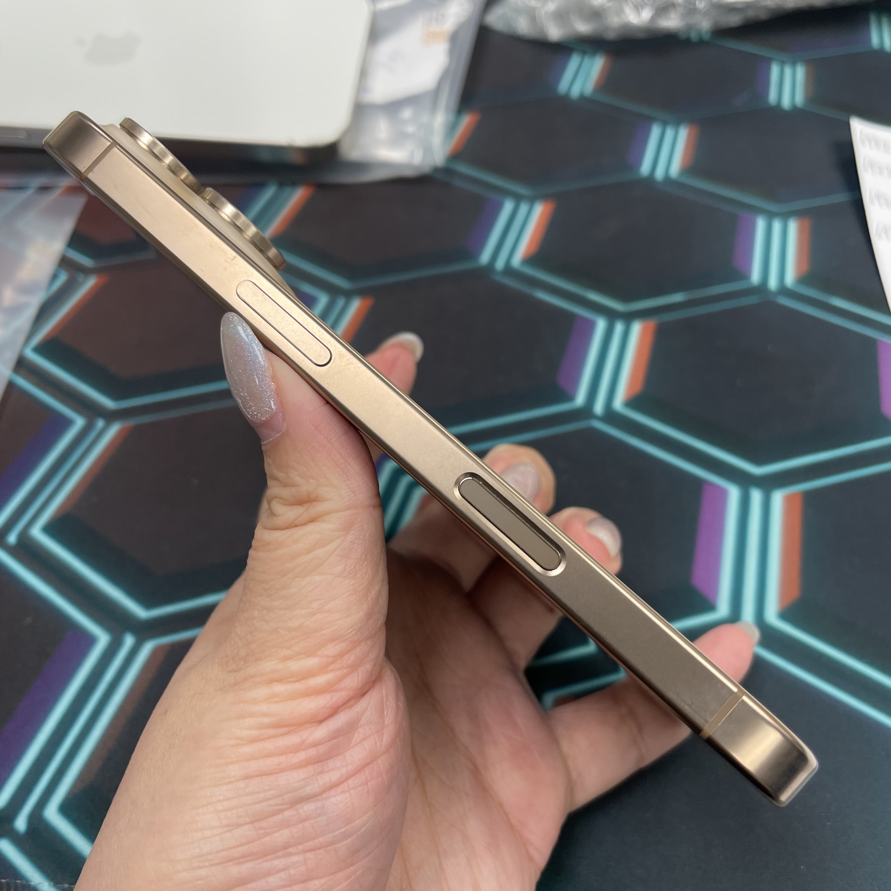 *6973 16 Pro 完美機 1TB 電91 沙色 gold